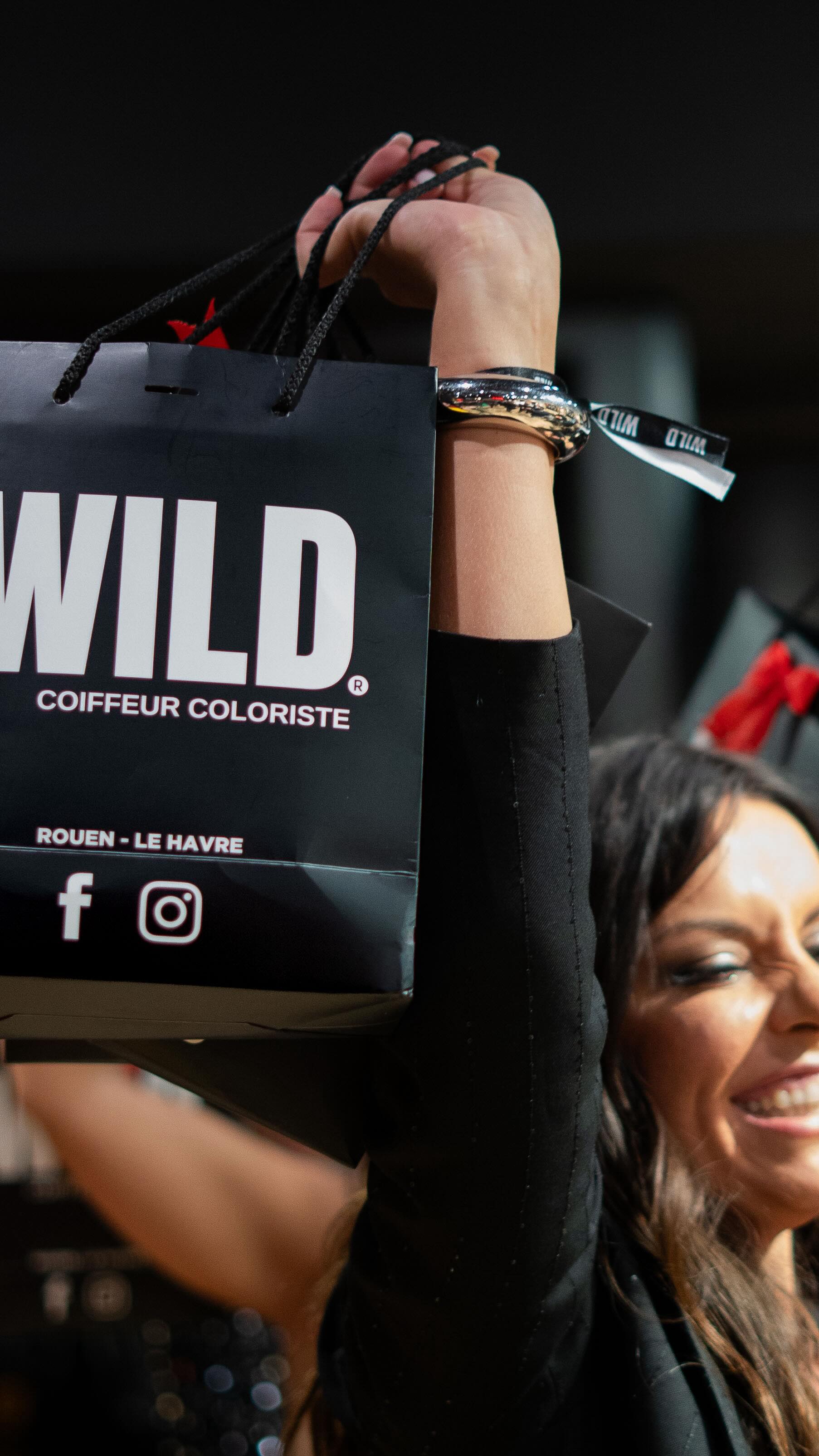 Des rires, de la bonne humeur... et une ambiance de folie 🔥
On vous invite à (re)vivre les meilleurs instants de l'inauguration de notre 5e salon 🥹🖤
📍 WILD Amiens - 2 rue de la République
___
#️⃣ : wild inauguration, wild amiens, ouverture salon, nouvelle aventure, soirée vip, famille wild, coiffure amiens, événement wild, retour en images
🎥 & CM : @agence.boujoubien