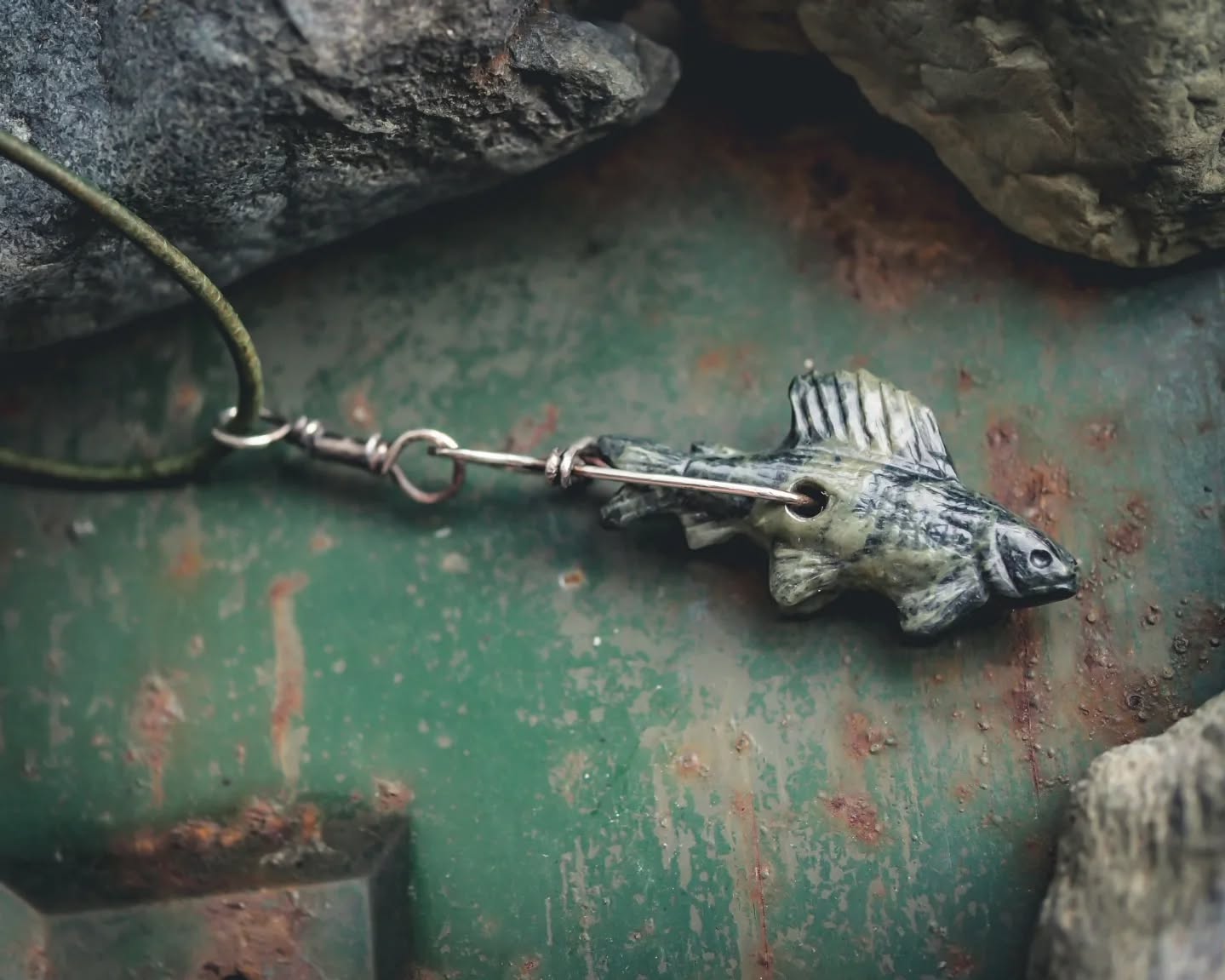 Ever tasted freshly caught grayling, butter fried over a fire next to the water? It's magical!
.
#grayling #harr #wabisabi #wabisabimaker #rockcarving #stonecarving