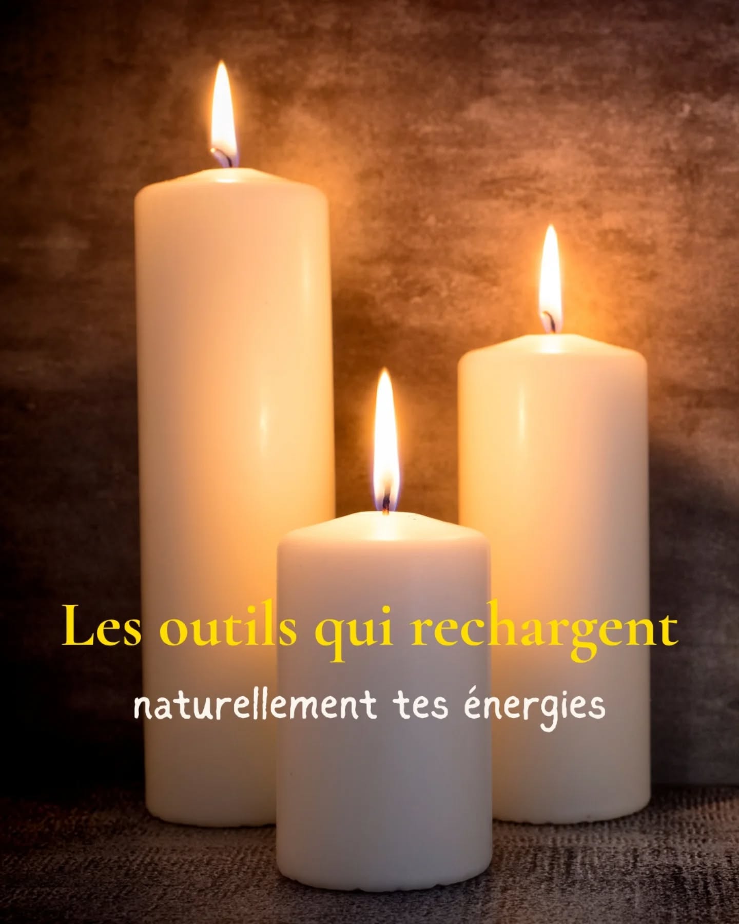On oublie souvent que les objets du quotidien ont une énergie.
Qu’ils portent nos gestes, nos habitudes, nos intentions.
Qu’ils apaisent, qu’ils ancrent, qu’ils transforment, parfois sans que l’on s’en rende compte.
Une bougie, une plante, un bol en argile, une tasse préférée, ce ne sont pas de simples objets : ce sont des points d’appui.
Des repères dans lesquels on se reconnecte à soi, à la maison, au calme, à l’essentiel.
Chaque objet vit, absorbe, transmet, et plus on les choisit avec conscience, plus ils deviennent des alliés dans notre énergie quotidienne.
Et toi, quels sont les objets qui t’apaisent naturellement ?