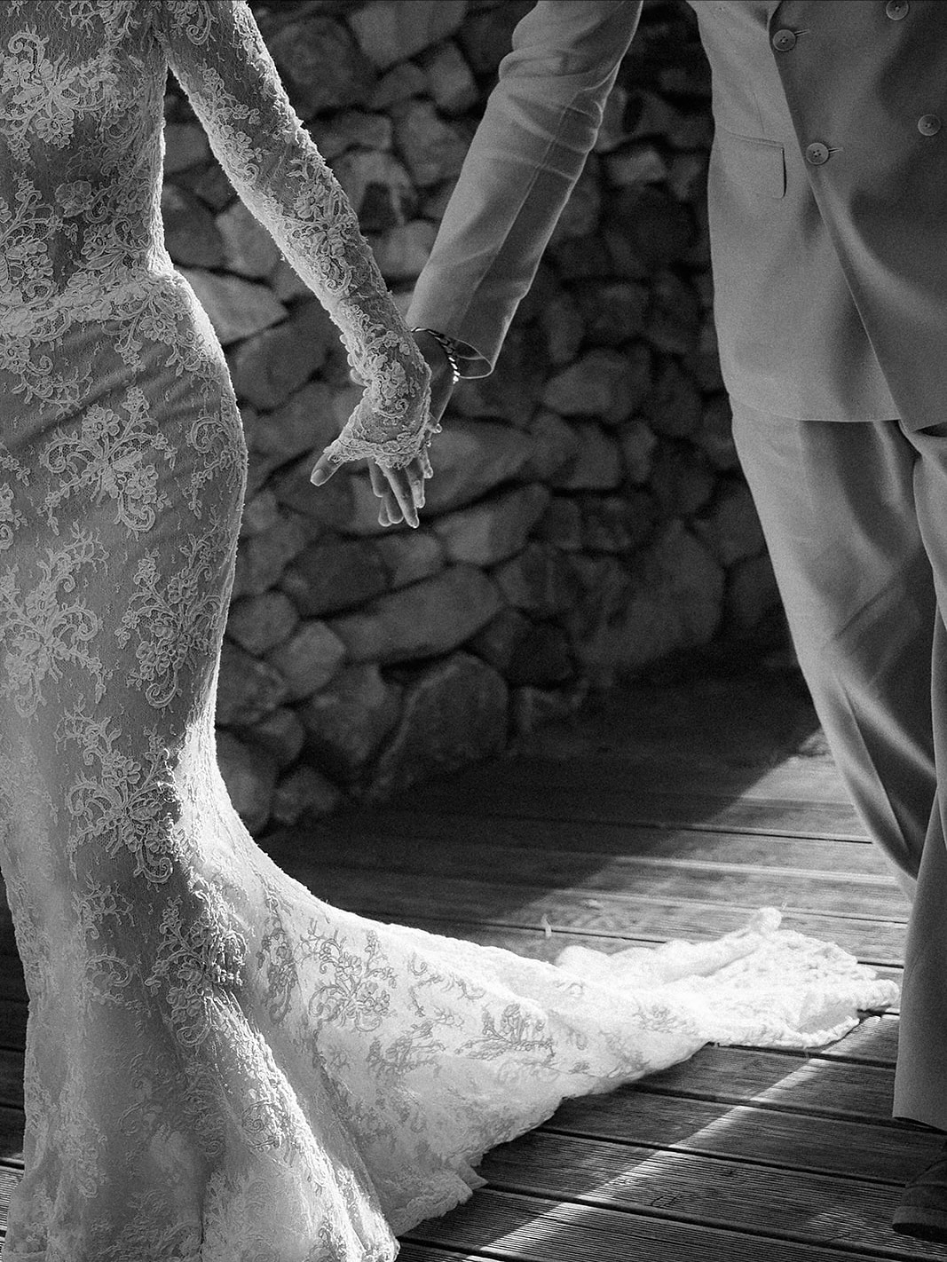 A Tuscan celebration done right 🥹
A few of my favorite BW frames from Gabrielle and Ran’s intimate destination wedding
(And did you see her dress??)
Location: @poggioaisanti
HMU: @maromtw
Dress: @danahareldesign
Team: @angelicamuzzi.ph