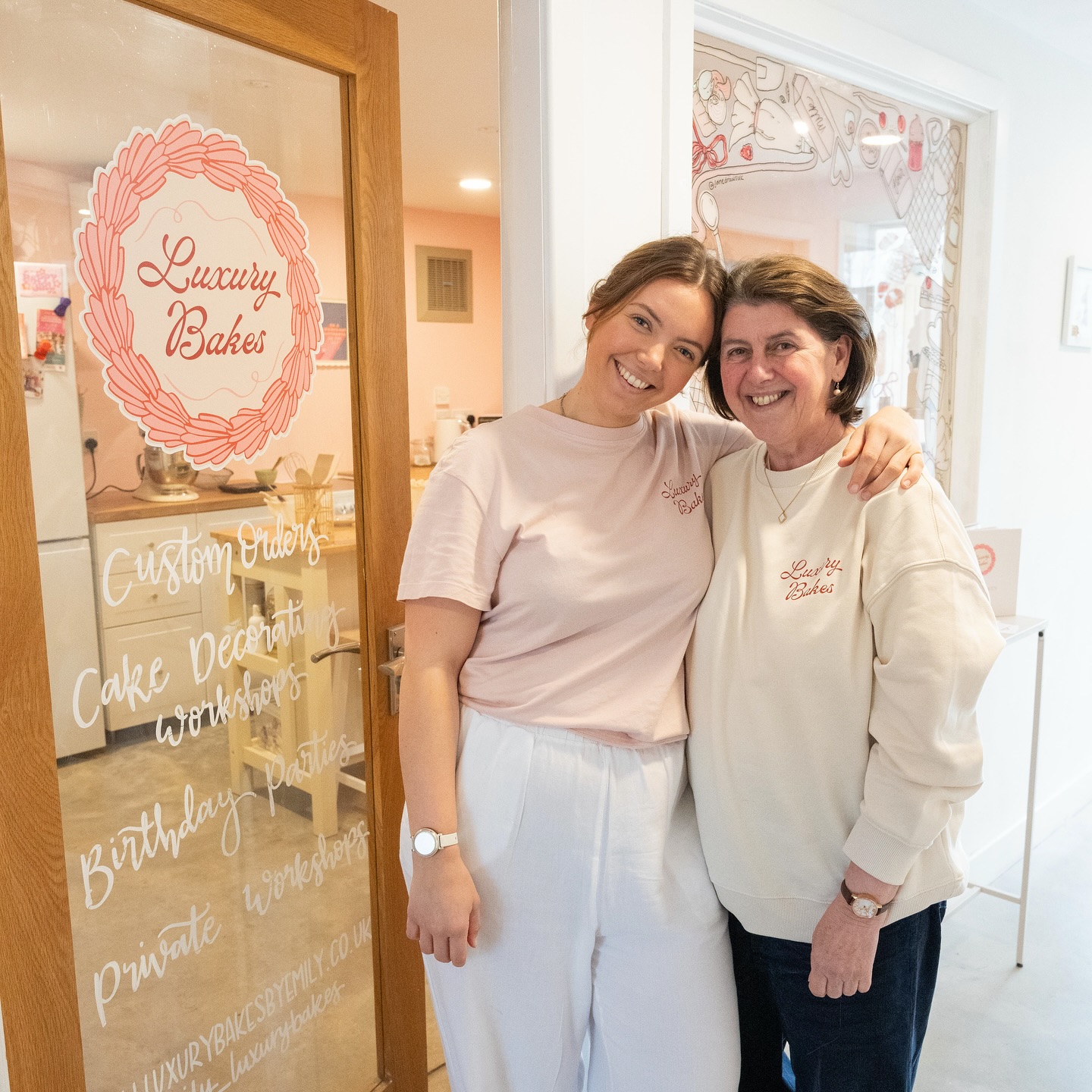 it’s a mum & daughter duo 🩷
well… kind of 😅
i bake, mum keeps me company ✨
so grateful for my lovely mum she’s the absolute best & I defo wouldn’t be doing this today without having her to talk things through with / guide me in the right directions ✨
love you @theberniegram1 ✨🩷