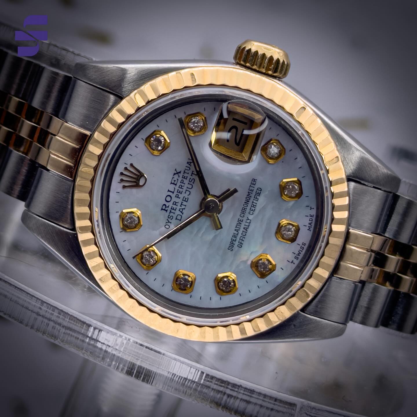 SOLD - Rolex Lady-Datejust 26 with Mother of Pearl
Some watches don’t ask for your attention — they earn it quietly.
This 26 mm Rolex Lady-Datejust pairs a mother-of-pearl dial with a gold fluted bezel and two-tone Jubilee bracelet, capturing the kind of elegance that never tries too hard. It’s the piece you remember long after the moment passes… the one that becomes part of someone’s story instead of just their wardrobe.
In a world of loud statements, this is the whisper that stands out.
Available now at Time for Seconds.