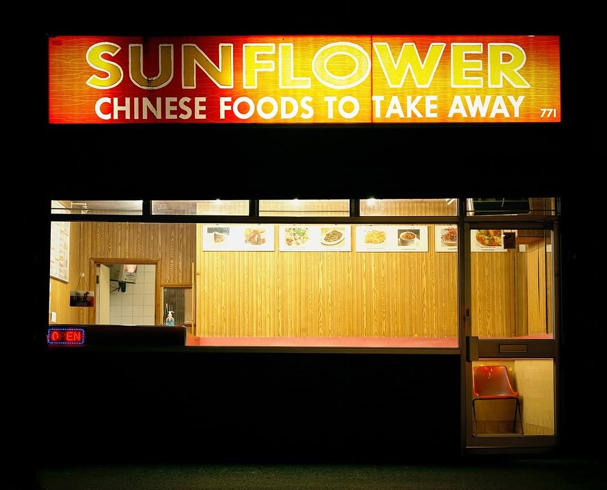 Please Join us for “Now Frying”, a striking photographic series by photographer Dave E Gillespie that shines a lens on the vibrant, everyday world of the British takeaway.
Born in Telford, now based in Shoreditch, Dave has recently been selected to be featured in the prestigious Portrait of Britain Vol. 8 by the British Journal of Photography (BJP).
This body of work goes beyond fast-food joints. Dave reveals how humble takeaways are cultural touchstones: places of migration, community, change. “Takeaways are places that are often overlooked but say a lot about everyday life, migration and our changing high streets,”.
Private View: 20th November 5-8pm
Please RSVP link in our bio
Meet the Artist 21st - 23rd November 10am-3pm
#NowFrying #DaveEGillespie #PhotographyExhibition #Shrewsbury #SwanHillStudio #EverydayCulture #HighStreetStories