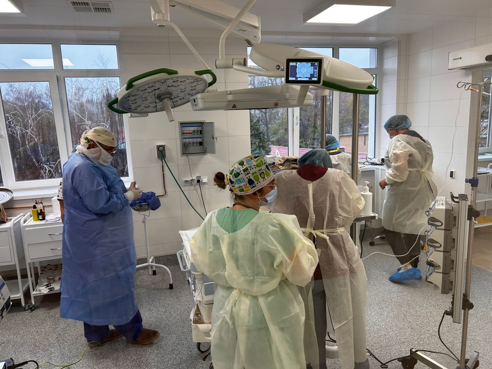 Veikta pirmā operācija jaundzimušajam Černihivas bērnu slimnīcā 🇺🇦🇺🇦🇱🇻🇱🇻
Kamēr tēvi sargā Ukrainas brīvību, ar Latvijas finansējumu tapušajā operāciju zālē izoperēts divas dienas jauns puisītis ar iedzimtu zarnu trakta defektu.
Latvijas atbalsts ir motivācija ne tikai ārstiem un pacientiem, bet arī Ukrainas tautai, sajūtot, ka viņi šajā liktenīgajā laikā nav pamesti vieni 🫶🫶 @arlietuministrija #LATDEV #AtbalstuUkrainu #attistibassaаarbiba