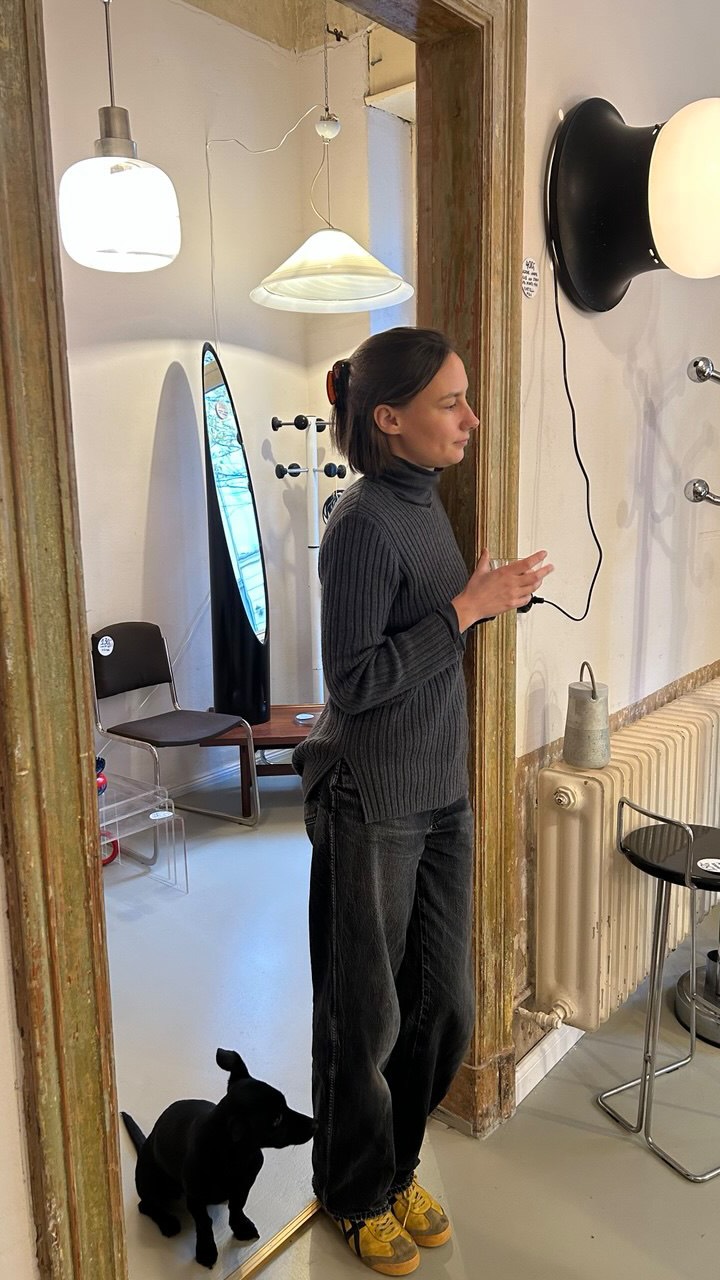 Shop a curated selection of vintage furniture!
Where?
Schönleinstr. 33
When?
Thursday to Saturday from 12:00 to 19:00!