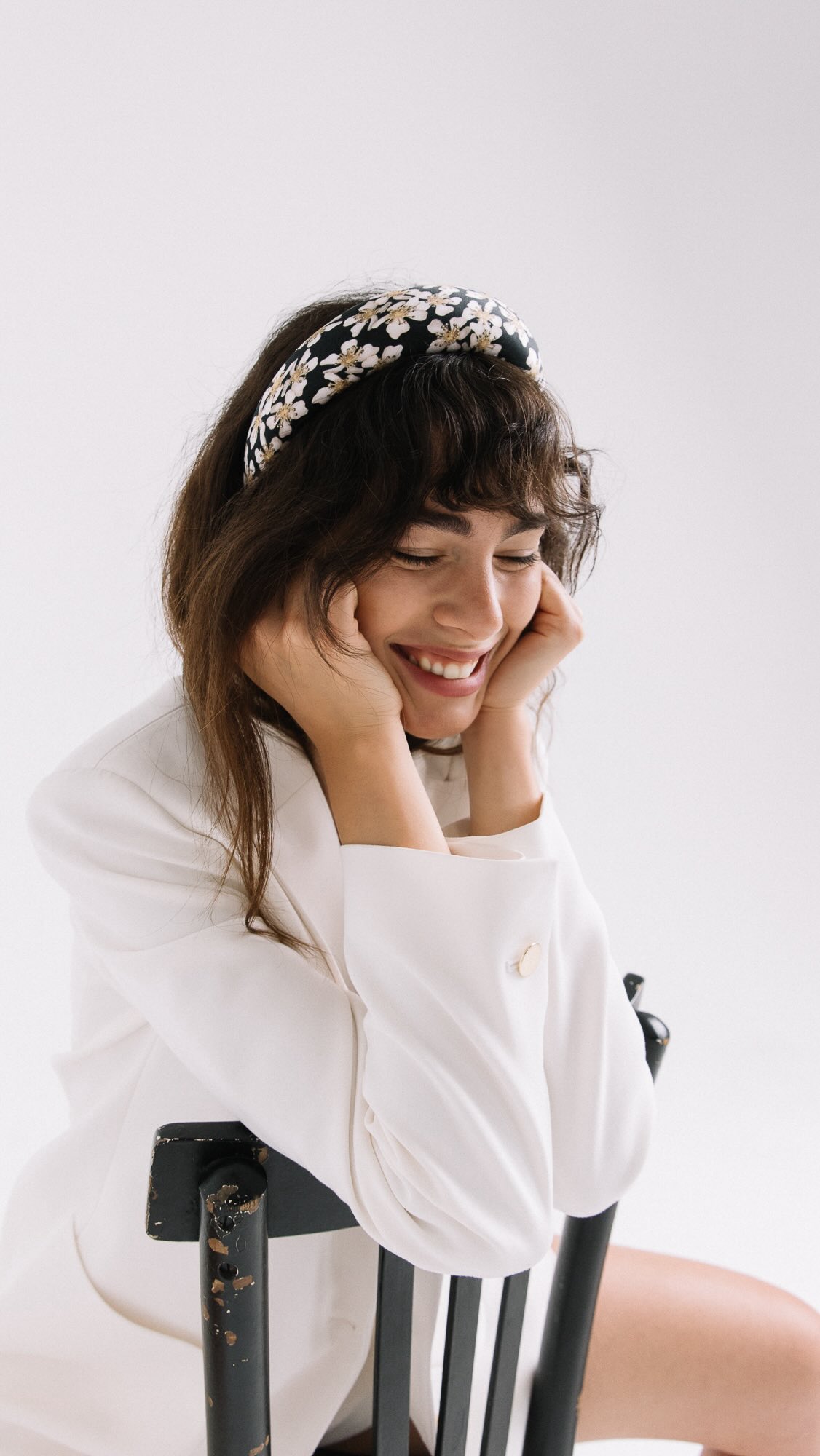 Florriettes on silky satin? Oh yes we did. Signature blooms, printed bold, stitched into pocket squares and this padded power headband. Flower energy, turned up.
#bridalaccessories #handmadeheadband #silksatin #silkprint #florriettes #bridalfashion #weddingstyle #silkaccessories #designeraccessories #madeintheuk