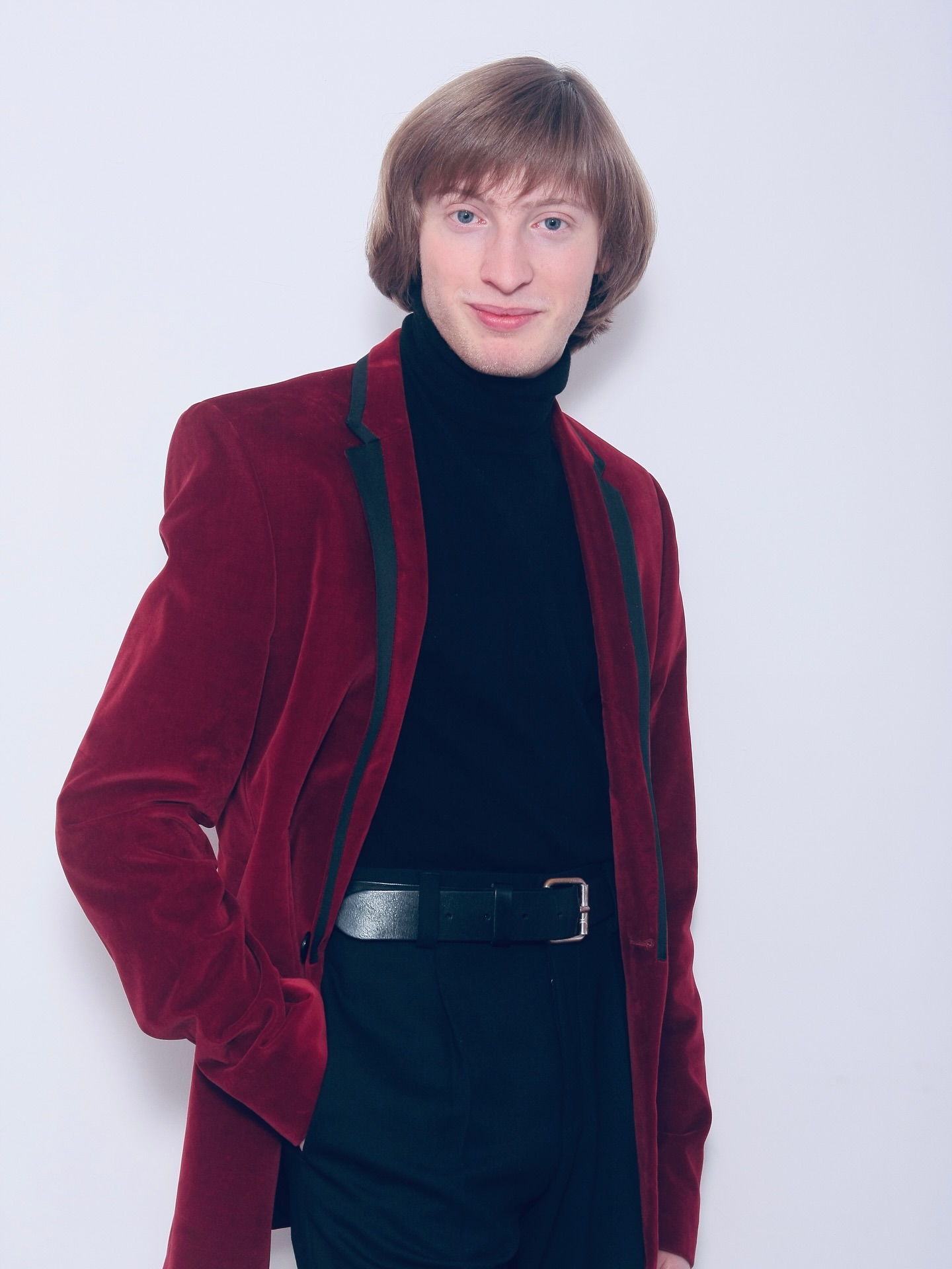 Hey everyone!
On December 18th I would be more than happy to welcome you at my solo recital in Hamburg!
📅 18.12.2025
🕰️ 19:30
📌 Tonali-Saal Hamburg (Eimsbüttel)
I will not only play a fun and sincerely moving classical program but also introduce an entirely new composition of mine which I‘m really excited about!!!
If you have never been to one of my concerts or to classical concerts in general: don’t be afraid! My events are never just about playing some music - because I believe that it’s likewise important to talk with my audience, to share stories and ideas and to form an atmosphere which encourages you to feel, to think, to connect to yourself and the music! I promise it will be fun and interesting!
I’d be very happy to share this special moment with you - so don’t hesitate to grab a ticket! (Link in bio ⬆️)
And if you have any questions, just DM me!
@tonalisaal
#hamburgconcert #pianorecital #solorecital #klassik #classicalmusic #newmusic #premiere #composerlife #pianistlife #livemusic #hamburglive #kunstundleben