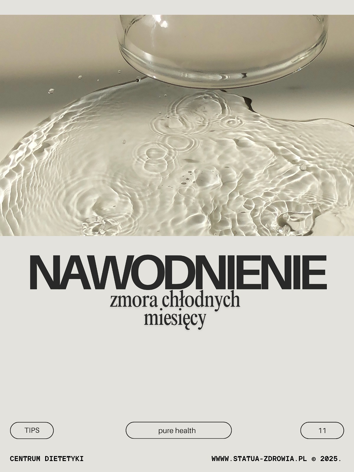 Jesienią o wodzie łatwo zapomnieć, a organizm nadal jej potrzebuje!
Sprawdź 4 proste sposoby na nawodnienie, kiedy za oknem zimno, a Ty biegniesz do pracy lub szkoły 🏫💦🍁