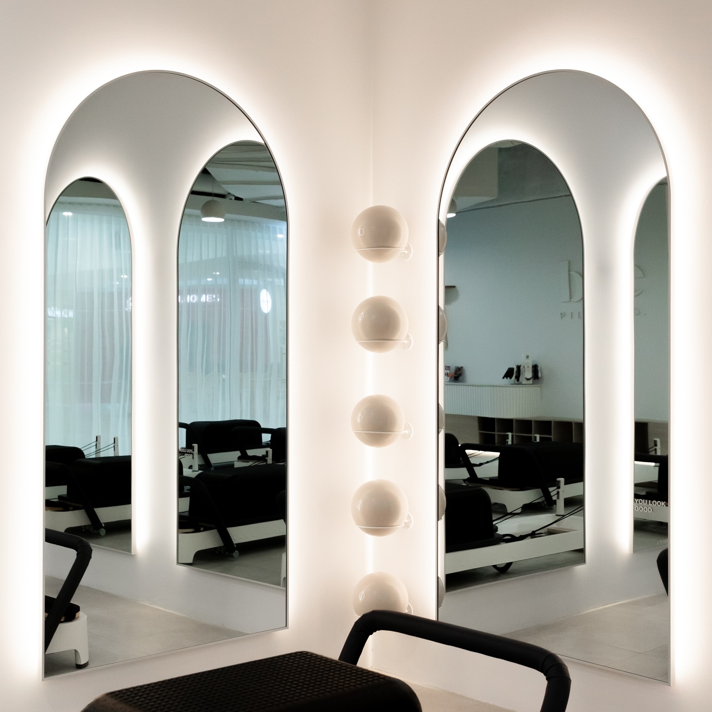 COMMERCIAL FITOUT | Clean lines. Gentle curves. Light-filled spaces.
A commercial fit-out designed to feel as good as it looks.