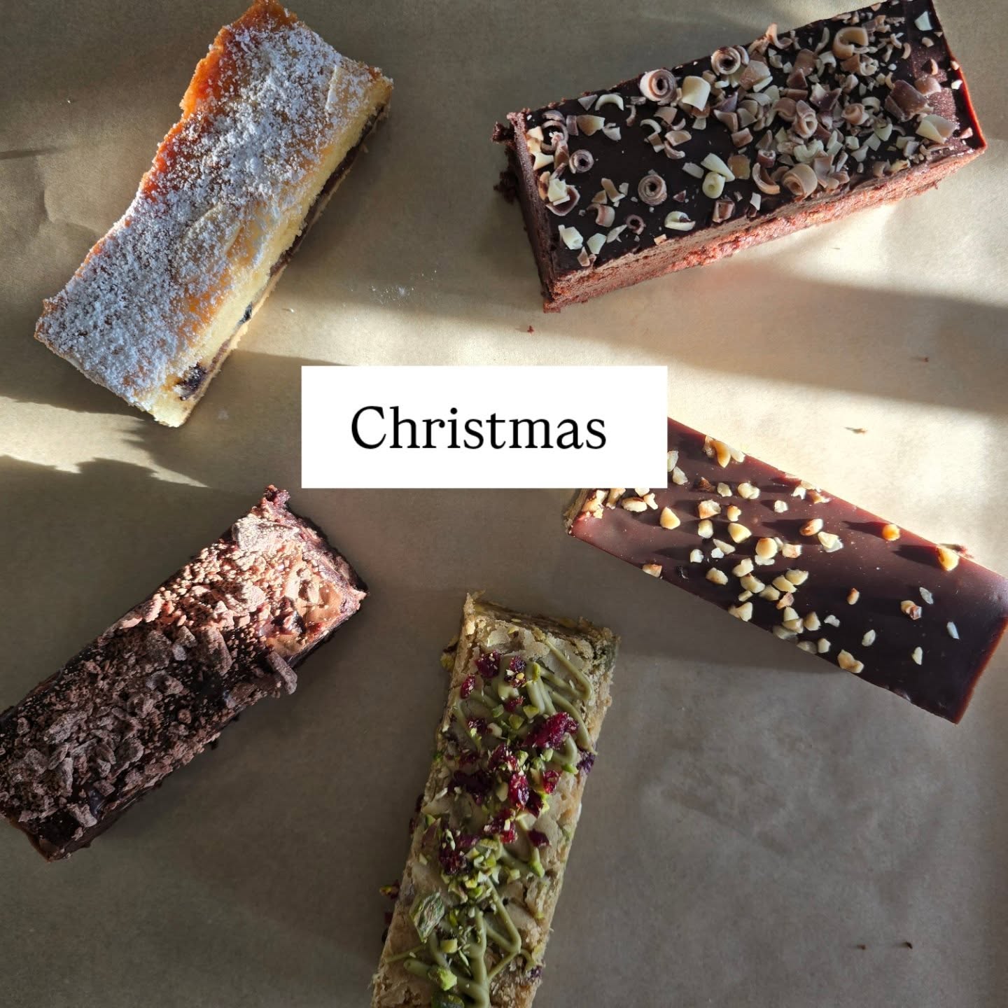 This week has seen the start of the festive baking ✨️
🎄Christmas Frangipane
🎄Chocolate Fudge Cake
🎄Milk Chocolate & Hazelnut Flapjack
🎄Pistachio & Cranberry Blondie
🎄Chocolate Orange Brownie
Very delicious 💖
#layerd_cakes #eatgoodcake #artisanbakes
#cakeaway #bespokebakes #christmasbaking
#cakesofinstagram #realingredients #pastrylife #coffeeshopsupply #cakedesign #classicbaking #nidderdale #ilkley #otley #guiseley #Saltaire