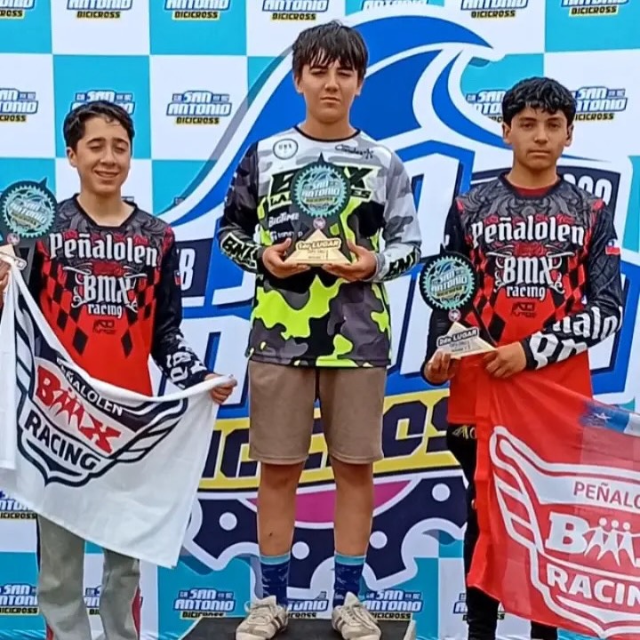 Con mucho orgullo compartimos que Esteban Morales Vega de 7B se coronó Campeón de la 7ª fecha del Campeonato Nacional de BMX.
📅 Fecha: Sábado 8 de noviembre
📍 Lugar: Parque Dyr, San Antonio
Felicitamos su dedicación, disciplina y esfuerzo que lo han llevado a obtener este importante reconocimiento.