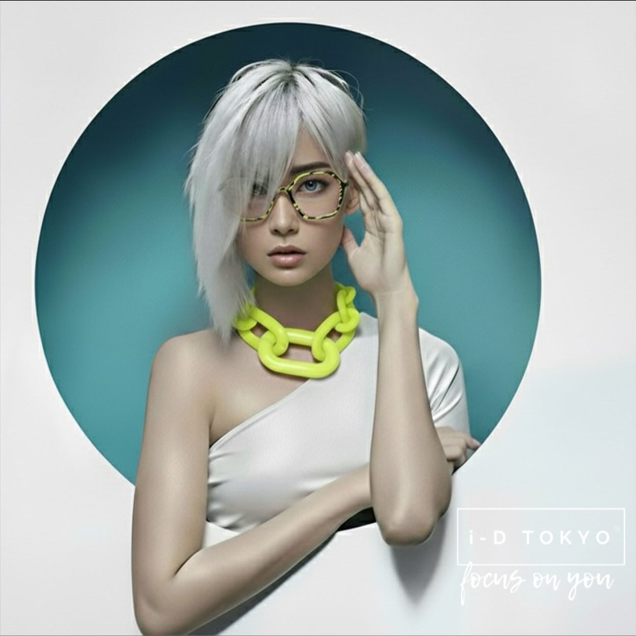 Co myślicie o takim odważnym połączeniu? Dajcie znać w komentarzach, czy odważylibyście się na taką parę! 👇
#OkularyKorekcyjne #NeonBlack #GeometryczneRamki #FashionOkulary #StylizacjaDnia #ModaOkularowa #WyraźSiebie #NowyLook #Trendsetter #optyka