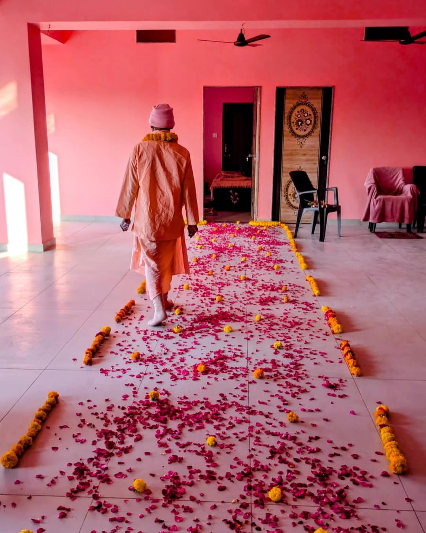 Arrival at the new Radha Govinda Gaudiya Math 💗🤩
The FIRST Gaudiya Math in Gujarat!
Jay Srila Bhaktivedanta Vana Goswami Maharaja!
Swagatam!