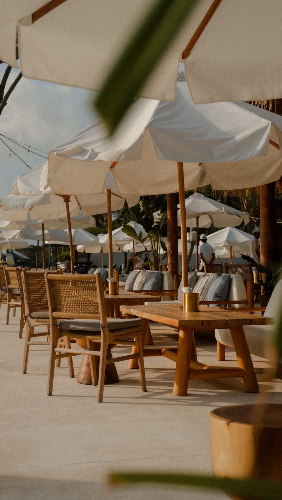 The fire starts at 12. The ocean breeze does the rest. Our new area, The Grill, is now officially open and Serving Moments where the open flame meets the perfect sunset.
Simple luxury with fresh dishes, curated cocktails, and daily barefoot dining.