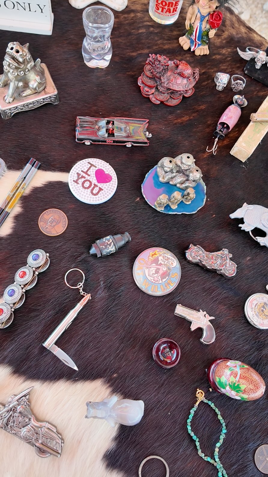 New here? We’ve got your weekend antique, collector, thrift, second-hand shopping plans handled! Hundreds of vendors. Indoor and outdoor. Every Saturday and Sunday. See you soon 🤗
.
.
.
#thrift #antique #vintage #secondhand #used #collectibles #fleamarket #texas #texasthrift