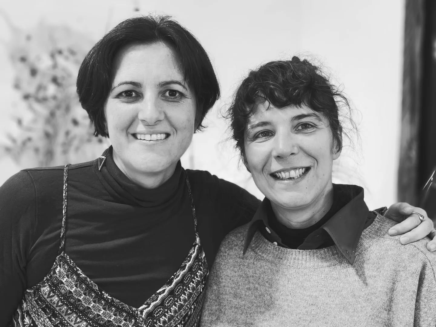 Nous sommes prêtes ❣️
Je prends un instant pour remercier Maide, qui m'a aidé pendant plusieurs mois dans le cadre de son stage 🥰
Aujourd'hui, c'est son dernier jour !
Aujourd'hui, on vous accueille à la quincaillerie de l'âme, de 10 à 16 heures. Huy, place du tilleul 10 !
Bon dimanche !
Evi et Maide