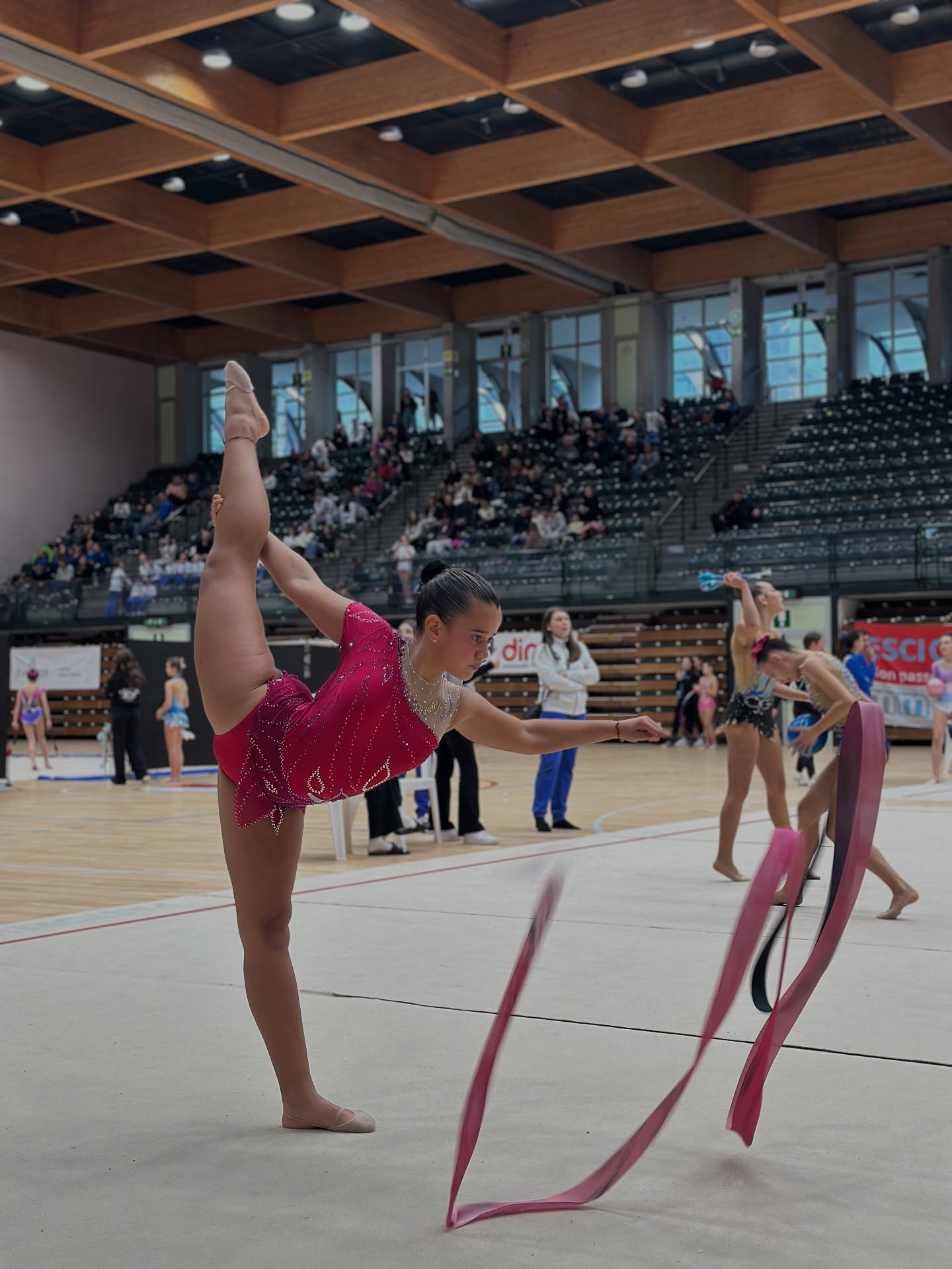 🤸♀️Trofeo Volpi & Mantovani🏆
Anche le nostre grandi hanno affrontato la loro prima gara di stagione! Complimenti a tutte ⭐️
Bravissime Bianca, Alba, Georgiana, Giada, Sofia M., Chiara, Anna, Aurora, Emma, Miriam e Sofia A.
Torniamo in palestra con tanta consapevolezza e voglia di migliorare!