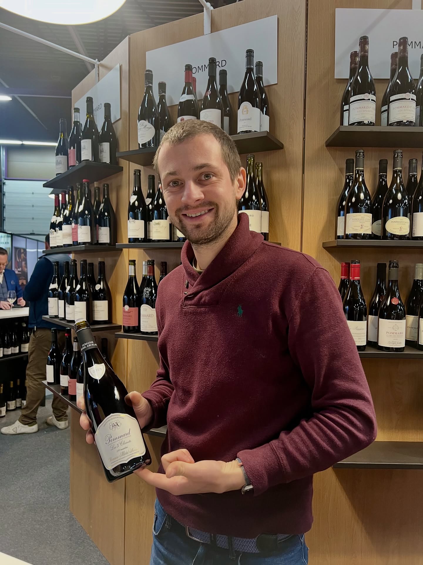Un grand plaisir d’être aujourd’hui au Palais des Congrès de Beaune pour la Vente des Vins des Hospices 🍷✨
Sur le stand de Pommard, je présente notre cuvée Pommard 3 Climats 2023, un millésime qui reflète toute la finesse et l’énergie de notre terroir 🍇❤️
Un moment de partage, d’échanges et de passion au cœur d’un événement emblématique de la Bourgogne 🙌🌟
#Pommard #Bourgogne #VenteDesVins #HospicesDeBeaune #WineLovers #BurgundyWine #DomaineMichelArcelain #Vigneron #3Climats #Pommard2023 #Beaune #WinemakerLife #PassionVin #Terroir #VinsDeBourgogne 🍷