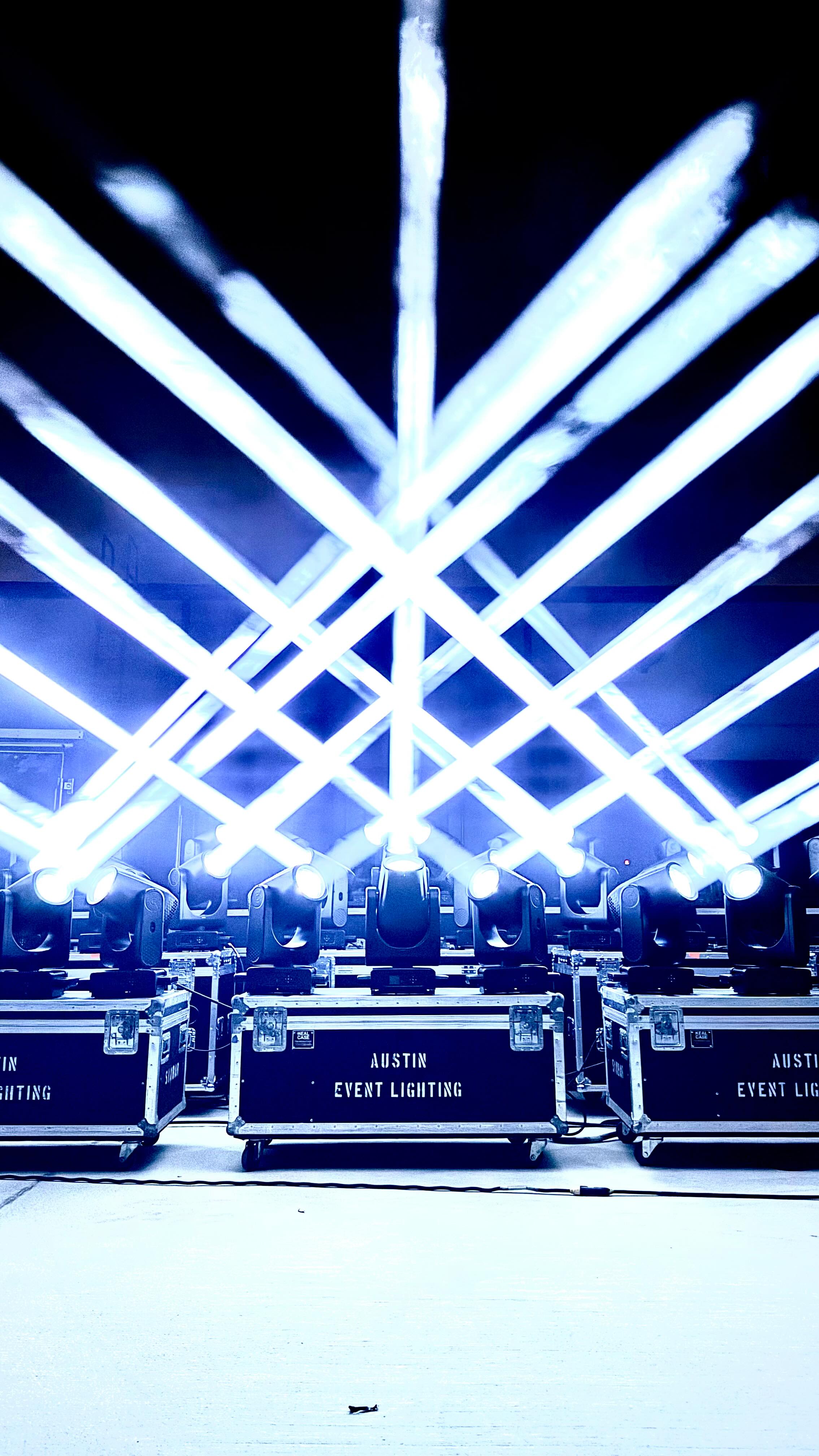 The new @clay.paky Ultimo Sharpy is here. It’s a vibe 😤