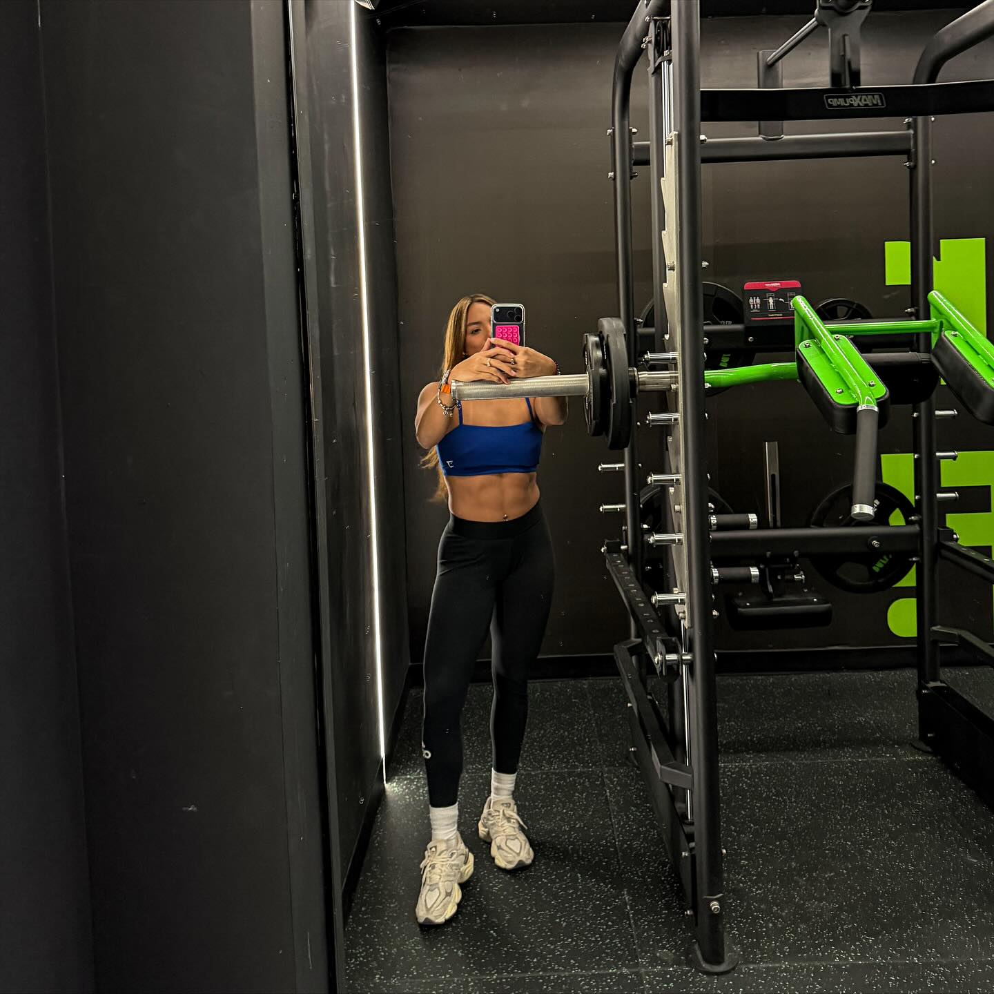 Un par de meses de trabajo de recomposición.. donde la frustración de perder el tamaño de mis piernas me dio duro.. pero nunca olvidando que es recuperable ni mucho menos cual fue el punto de partida (dos ultimas fotos😅)