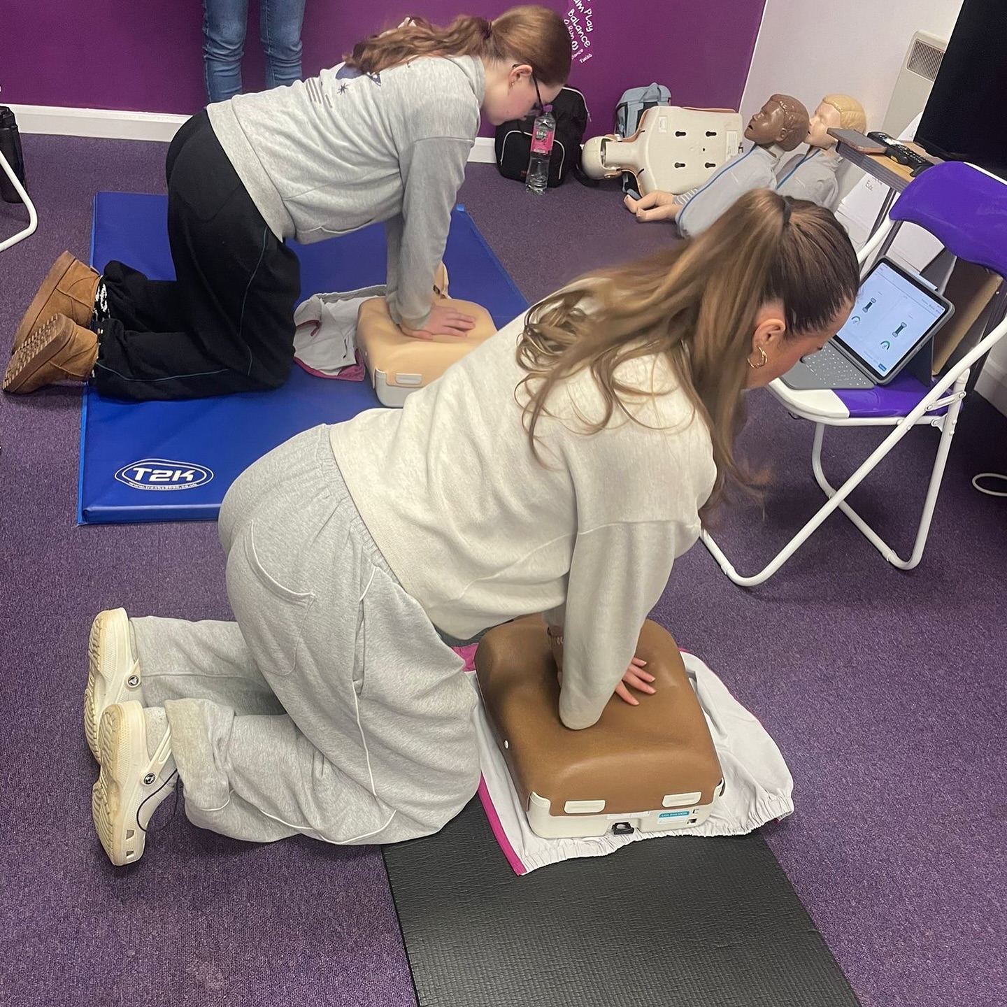 Yesterday eight of our coaches completed their Level 3 Emergency First Aid 👏🏼 Thank you @react.first.aid ⛑️ #littlespringersgymnastics #firstaidcourse #leicestershiresport #gymnasticsforall #meltonmowbray #syston