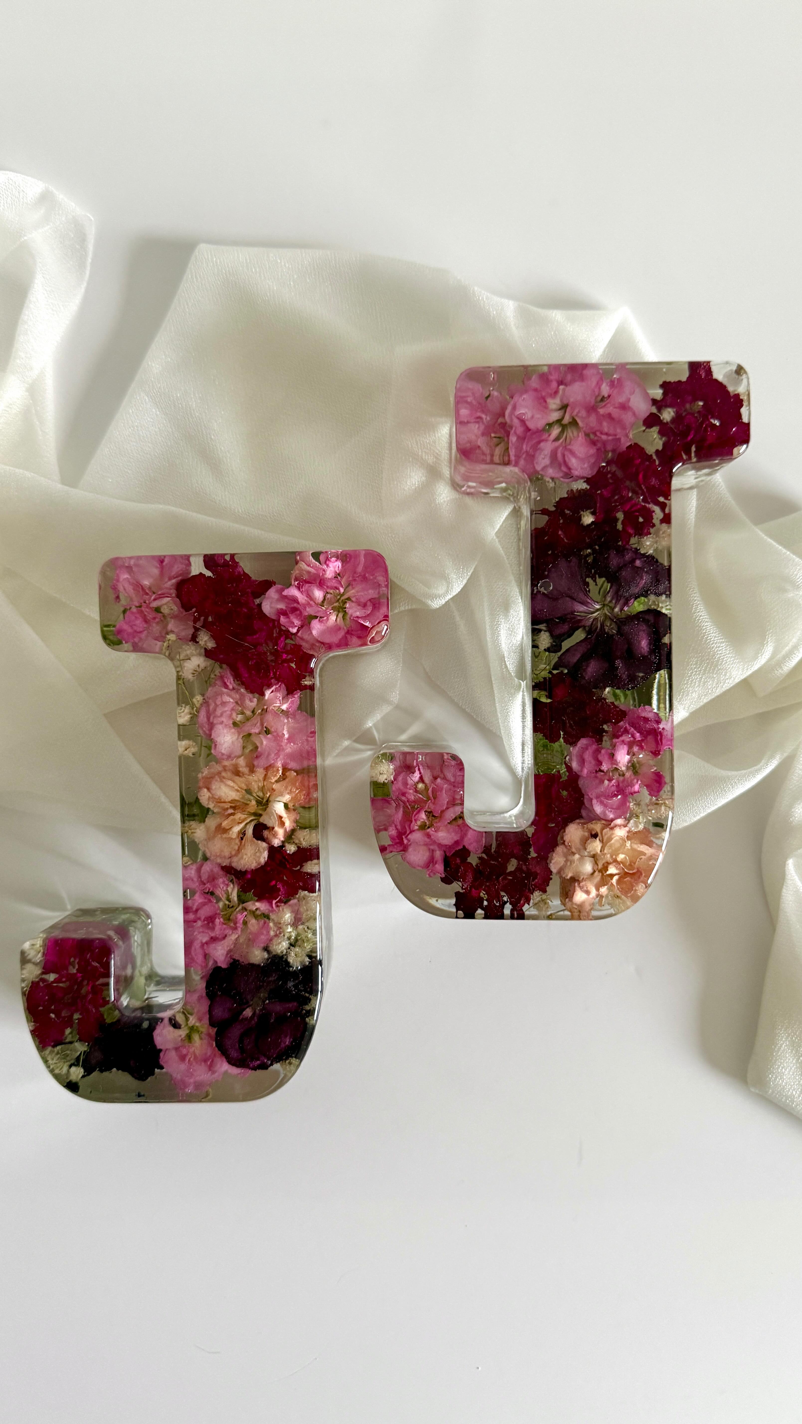 Honouring their memory through pieces that hold every bit of love they left behind 🤍 Grateful to help families preserve their flowers in monogram keepsakes.
#memorialkeepsake #memorialflowers #memorialflowerpreservation
