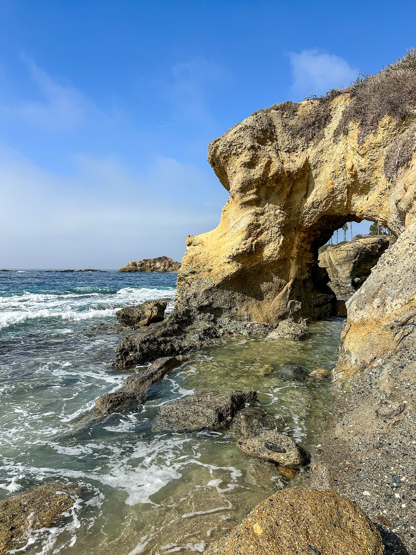 Beach days are always good days! And of course California has the best of both worlds, beaches and mountains (if you’re someone like me and can’t decide between the two)
The water may be chilly but boooooy is it beautiful, even on a cloudy day
.
.
.
#VisitCalifornia #YesVisitCalifornia #visitcalifornia_de #VisitCaliforniaDE #캘리포니아관광청 #VisitCaliforniaMX #YesVisitTheUSA #OrangeCounty