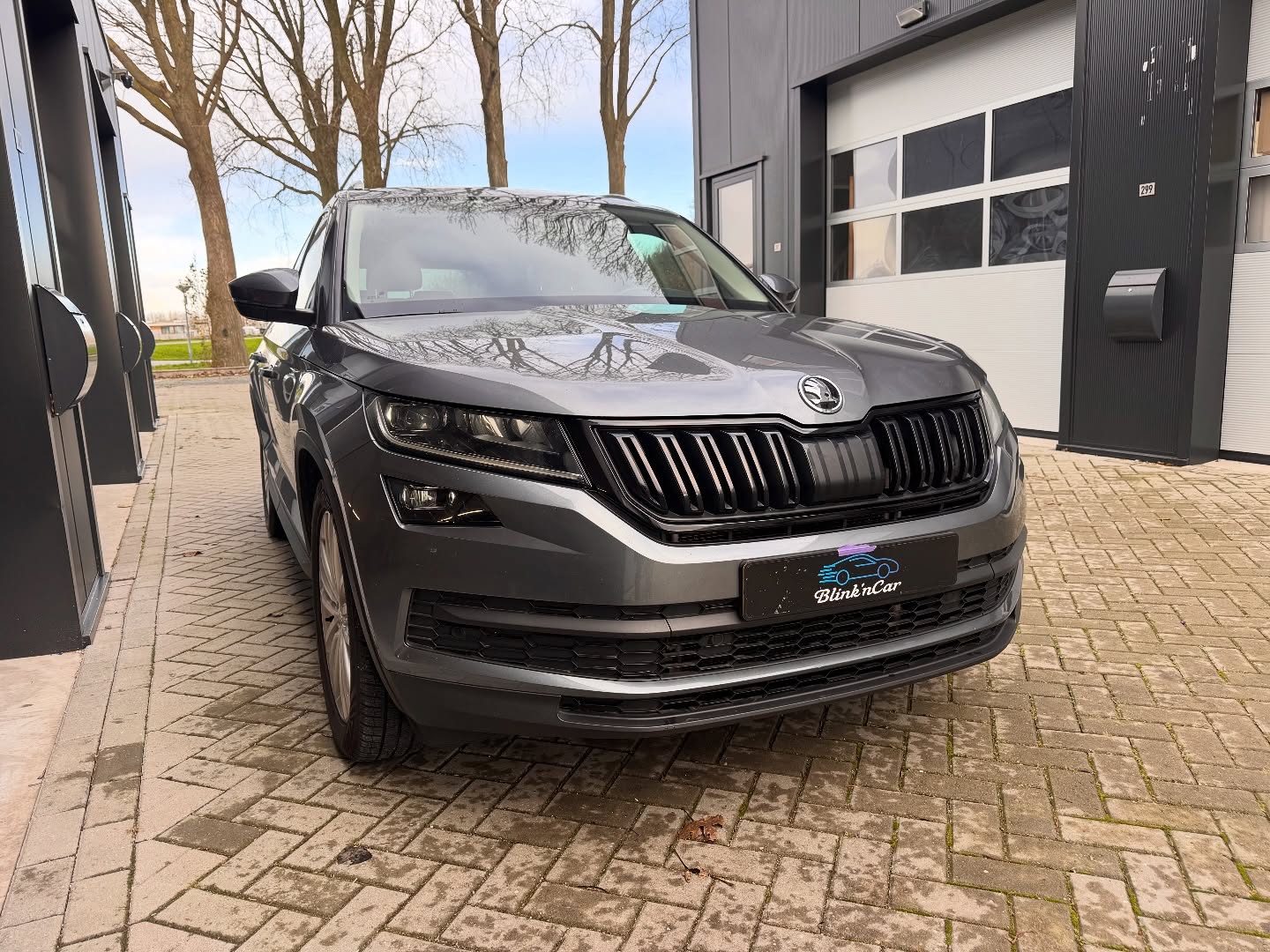 Prachtige chrome delete op de grill van deze dikke skoda! Black is the new chrome🙈