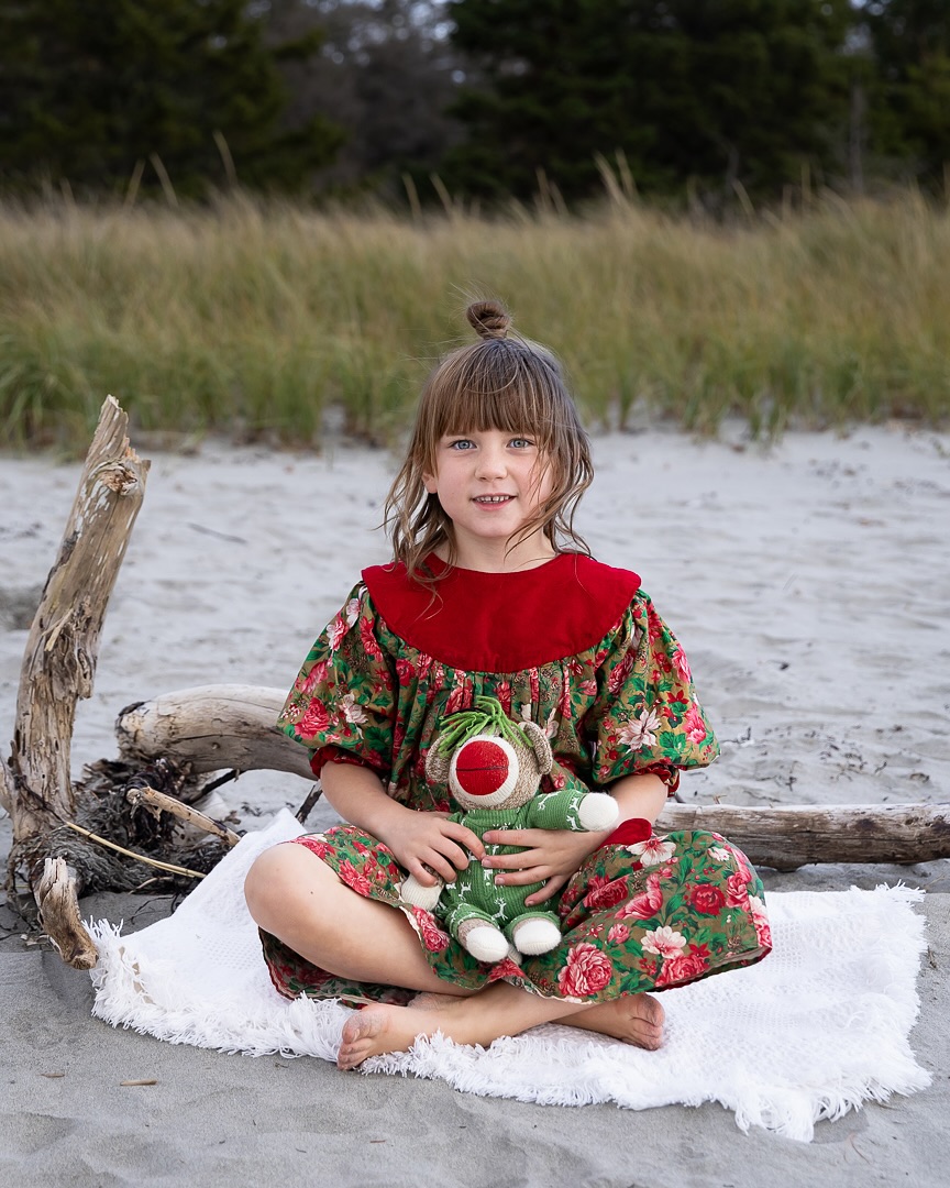 Round two with this amazing family! A quiet beach on a warm October afternoon and a barefoot Alice enjoying every second ❤️
We even squeezed in a quick Christmas outfit change, right in time for the holiday season 🎄
#novascotia#novascotiaphotographer#ns#eastcoast#familyphotography#lifestylephotographer#outdoors#beach#canada#lifestyle#canon#portrait#eastcoastphotographer