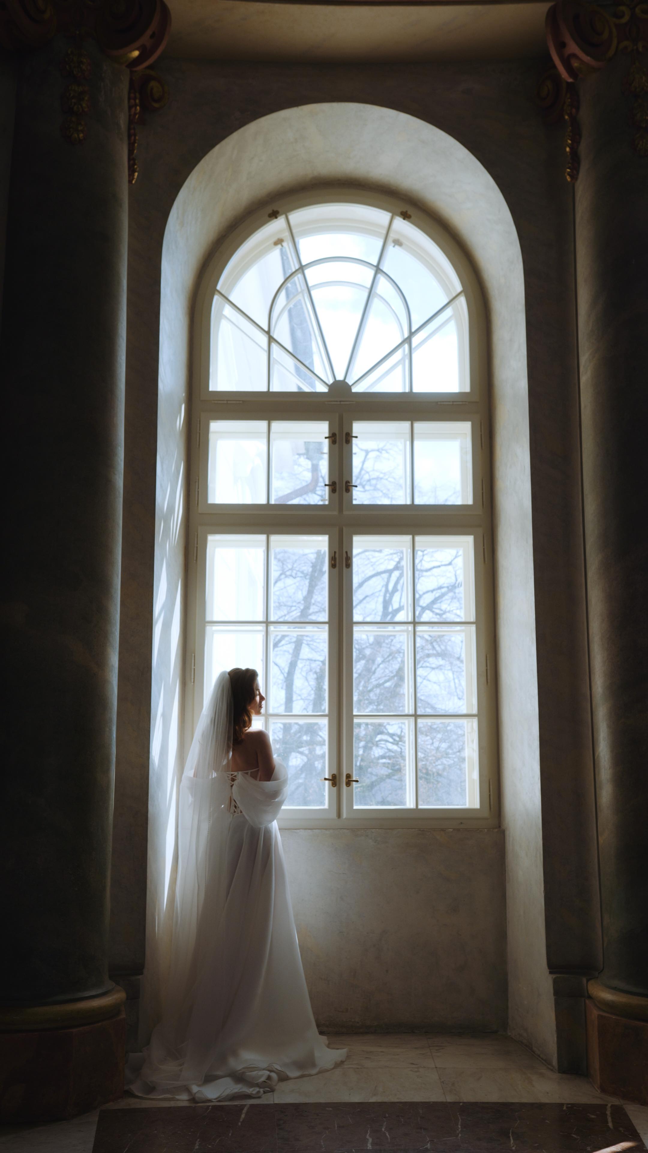 Nadčasová elegance a jednoduchost 🔥
Organizace: @svatebni.guru
Lokalita: @zamek_karlovakoruna
Modelka: @nataliehubinger
Model: @radajonas
Foto: @jana_jezberova_photography
Video: @jj_production_
Vizazistka: @lenka_sladkova_mua
Floristka: @talpaflowers
Svatební dort: @cakes_by_maruska
Dekorace: @svatebnikramek
Pomocná dekoratérka: @od_izabel
Inventář: @maximumservices
Tiskoviny: @nikka_paperstudio
Svatební šaty: @whitedayprague
Perly: @leolaperly
Pánský oblek a doplňky: @suitsup.cz
Prstýnky: @rydl_sperky