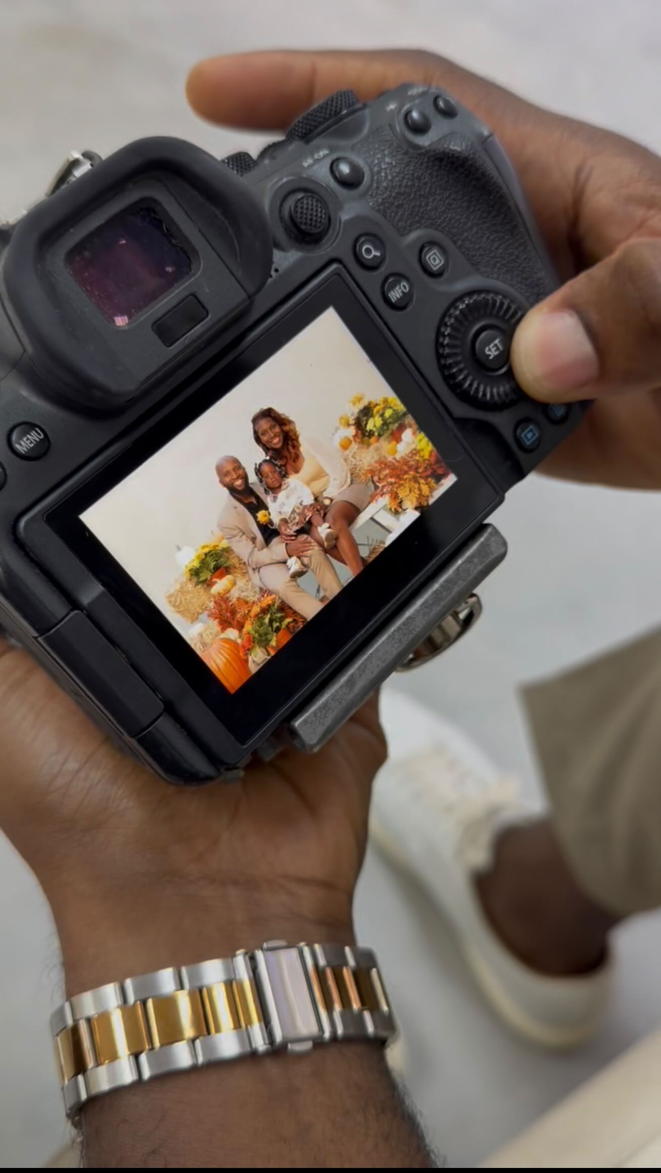 Fall photos with a toddler who skipped nap time? Say less 😮💨
We powered through, had a few giggles (and maybe a meltdown or two) but I just know these pics are going to be worth it 🍁✨
So proud of our friends @melodifreedom & @focalmuse.photography on their gorgeous new studio @museartgallery.edisonmall in Fort Myers!
#TheDieujustes #FallFamilyPhotos #FamilyPhotoShoot #FallVibes #FamilyMemories #FamilyPortraits #MakingMemories #FamilyLifeUnfiltered