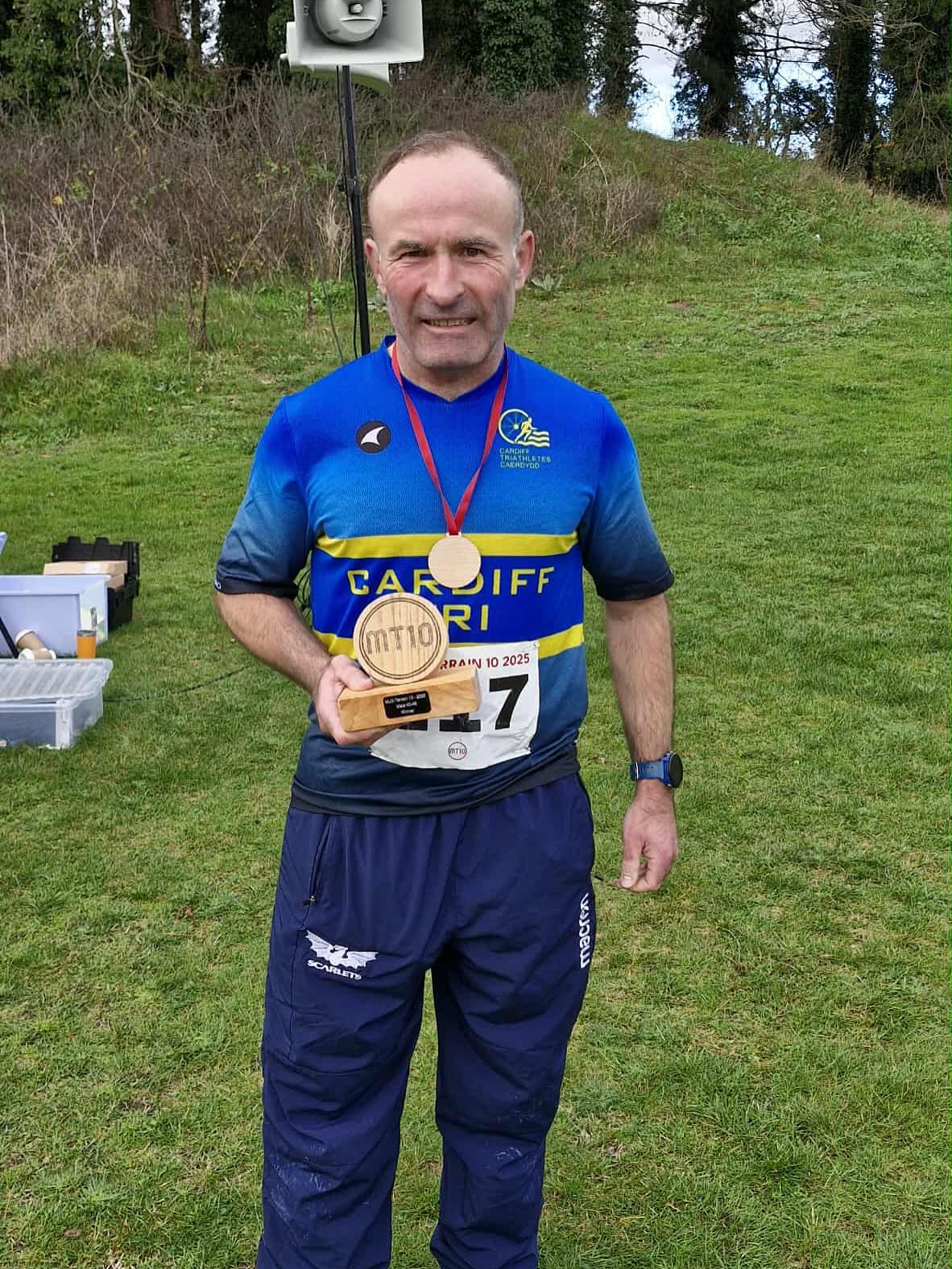 🏅 Medal Monday 🏅
Congratulations to Rhodri Morris on an amazing race at the MT10 yesterday! Finishing 3rd male and 1st in his AG 💪🏽 awesome racing 🤩👏🏼
It was also week 1 of our winter league! Thanks to all who came along to Cosmeston & braved the mud after Storm Claudia ⛈️ 🏃🏽♀️
Let’s keep it up throughout the rest of the winter… remember skin is waterproof 🌧️ 😂
💛💙🖤
#cardifftriathletes #bestclubintheworld #winterleague #trailrunning