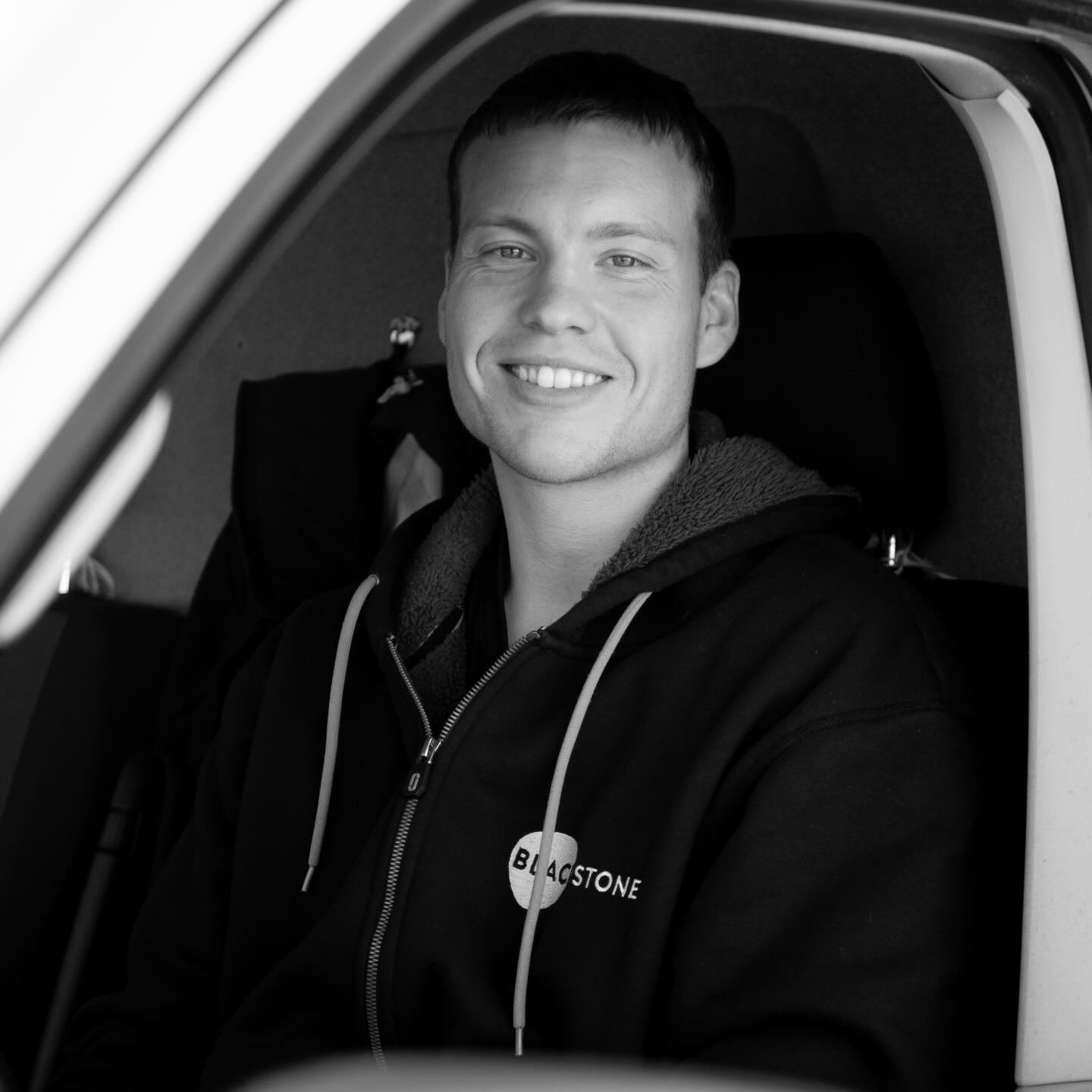 Möt Kevin Nordström 🤝
Kevin driver kneget AB på västkusten och jobbar uteslutande med Blackstone lås 🔒
Kneget är unikt då de erbjuder installation ute hos kund där bilen står under arbetsdagen 💪🏻
Kevin jobbar uteslutande med våra stöldskyddslösningar mot företag genom sin ambulerande verksamhet ❤️
Vill ni komma i kontakt med Kevin på kneget?
Surfa in på https://www.knegetservice.se
Blackstone lås // Sveriges nummer🥇