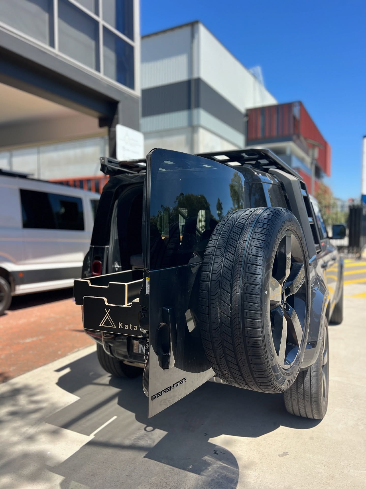 Land Rover Defender 5 Seater β
Custom Slim Camperbox 900
Split bed
Access to Top Load 45l @dometic
Access to @ontap.products
#kataDefender #landroverdefender110