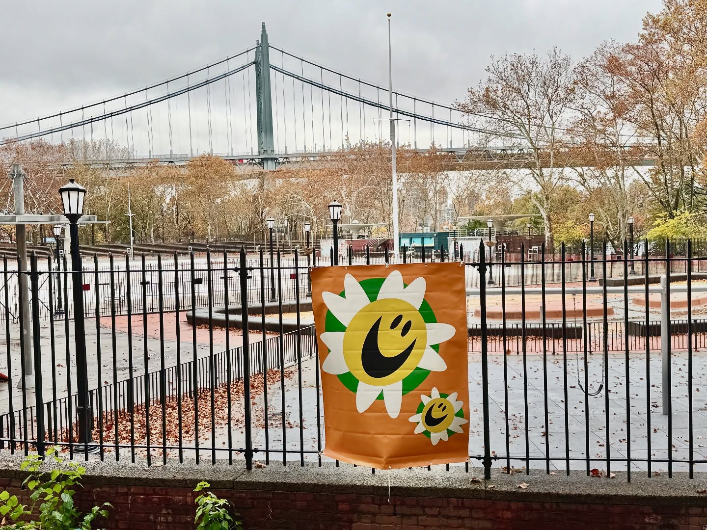 My Happy to See You public art installation made possible with support from NYC Department of Parks & Recreation and the Friends of WashingtonMarket Park will be relocated to a new home in Astoria Park in January.
Here’s a preview!
#maryanyc #maryatriandafellos #publicart #digitalart #astoriapark