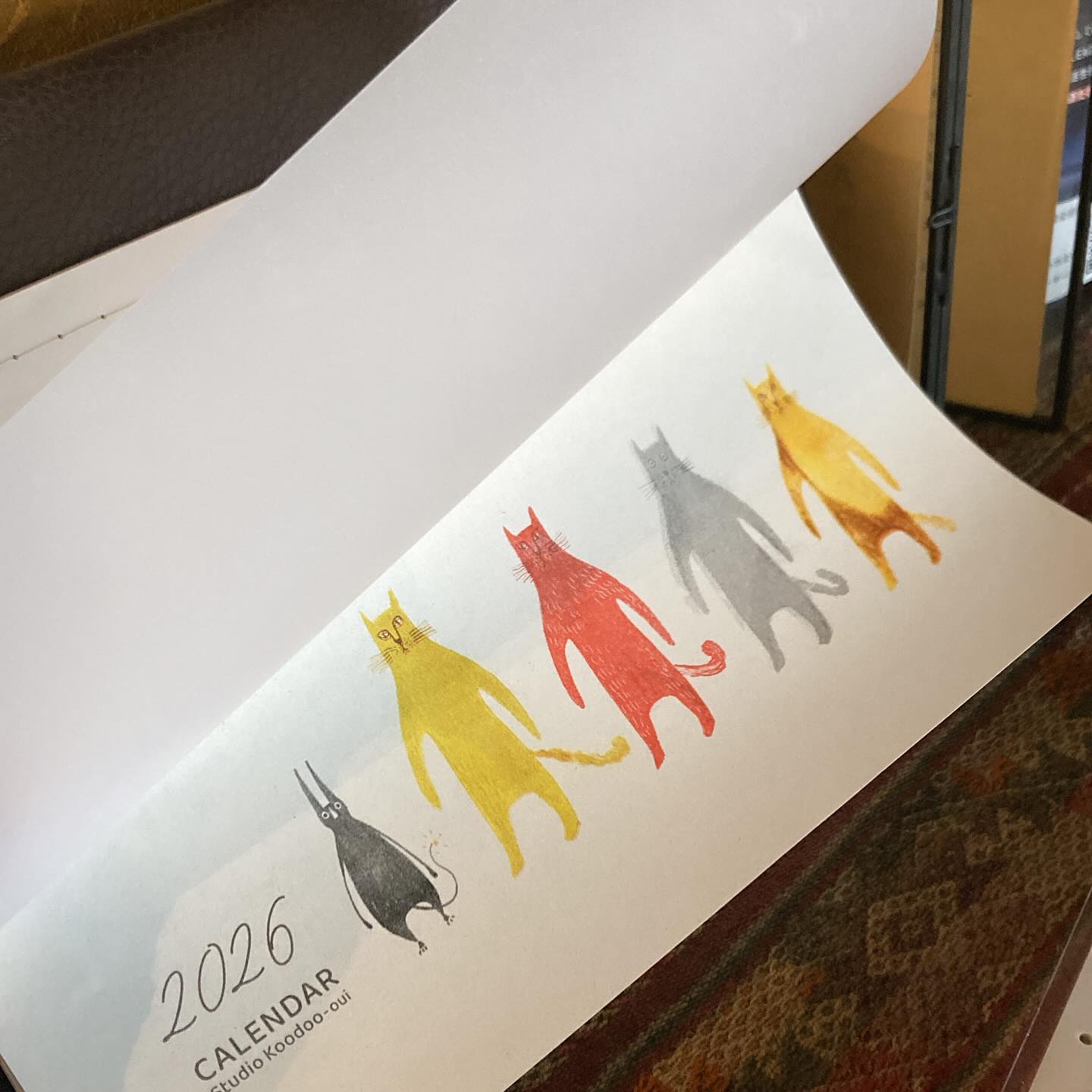 来年のカレンダー入荷しました♪
相変わらず色もイラストも可愛いです〜。
サンプルもあるので是非手に取ってみて下さい☺️