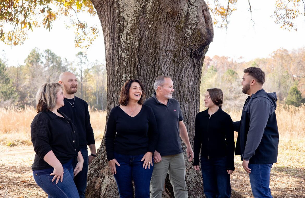 “I did not expect to choose this photo!” Sometimes the moments that are less posed end up being your favorite ones. I love a posed photo, but I also love giving you prompts to capture the genuine moments. Also love this whole family!
.
.
.
#greenvillesc #greenvillephotographer #photographer #familyphotographer #familyphotographergreenville #yeahthatgreenvillesc #gvl