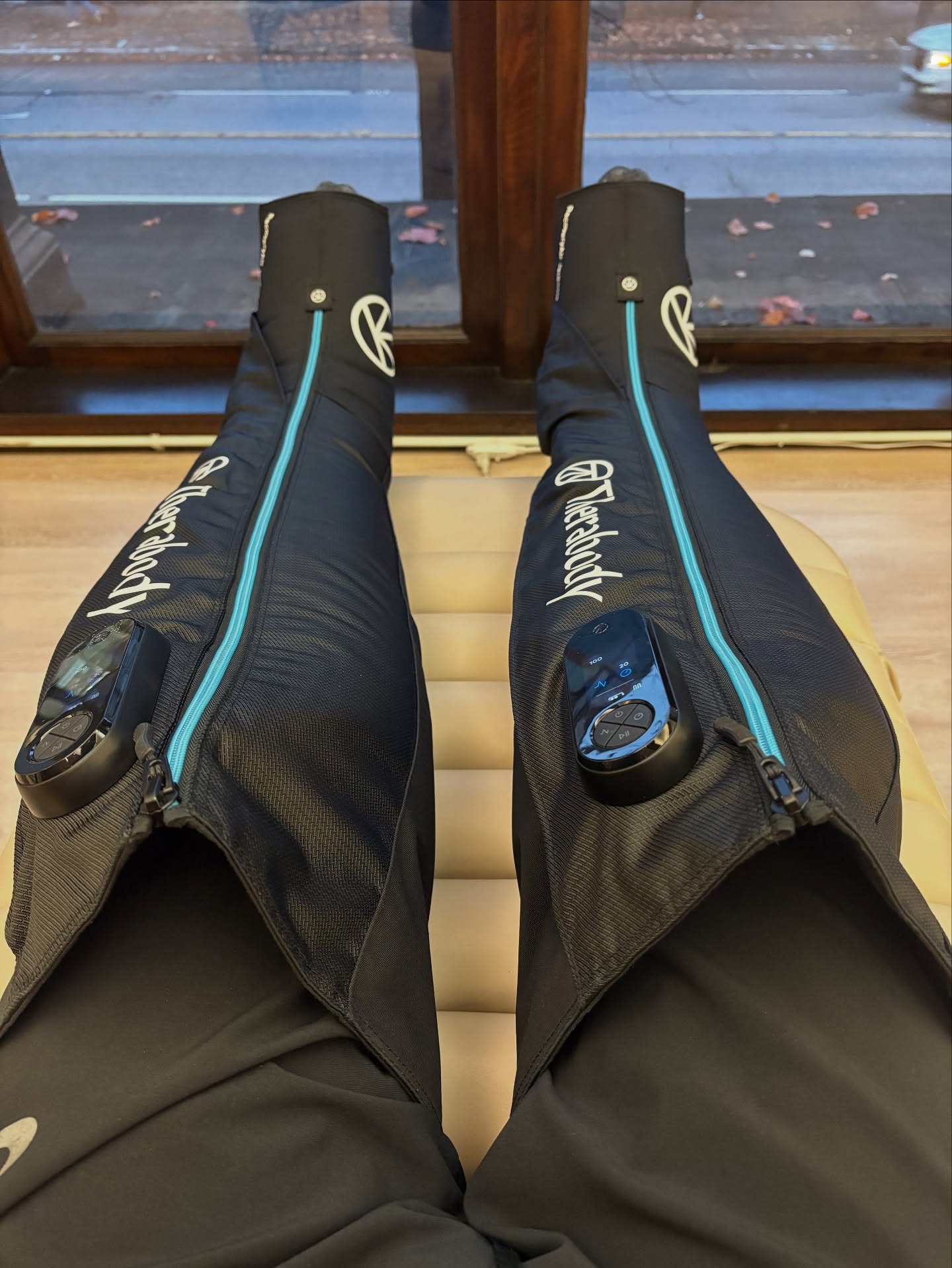 I’m getting some recovery time in from my leg day…compression Therabody Jet boots @vanguard_vancouver