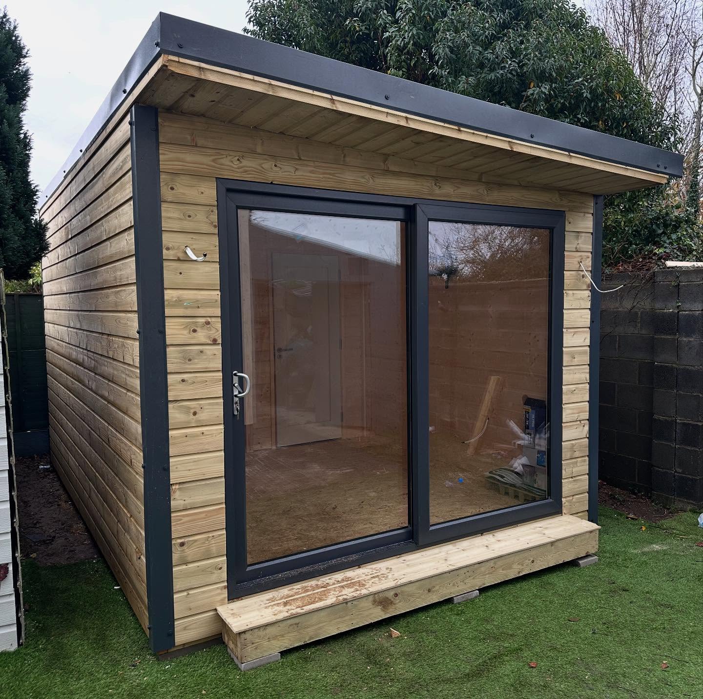 This 10x15 foot cabin with small internal room suitable size for a toilet and sink, is perfect if you are trying to expand your living space and add an extra bedroom, also great option for a home salon. Assembled in 2.5 days. Please drop a message to our inbox if you need more information #morantimbercabins