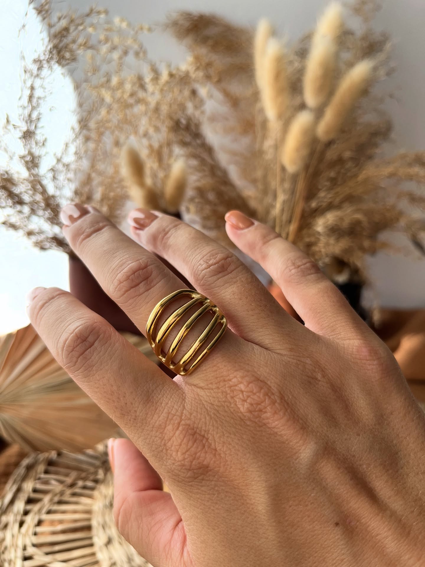 💛La bague FAUSTINE💛
Vous le savez, chez Maison Palou 1809, on aime les jolies bagues !
🥰On s’est très vite laissées séduire par
🪩cette pépite intemporelle en acier inoxydable doré
📏ajustable
💼sélectionnée pour vous accompagner dans votre quotidien
💫et pour apporter une touche lumineuse à vos tenues (de fêtes 🥳) !✨
🤩Elle vous a tapé dans l’œil ?
➡️Alors, rdv sur notre e-shop (lien en bio) !
~~~~~~~~~~~~~~~~~~
💛MAISON PALOU 1809
✨Boutique en ligne de bijoux fantaisie en acier inoxydable et autres accessoires tendance
📍Vaucluse, Avignon