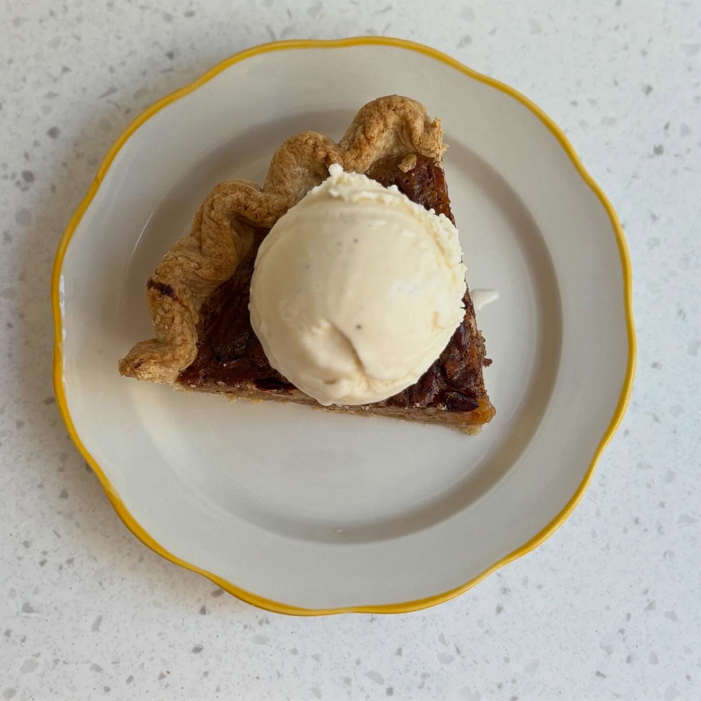 Perfectly paired, bourbon pecan pie with @juliajeansicecream Apple Cider Caramel, available for pickup at @partybusbakeshop next week ๐ฅ
Orders due by Friday 11/21, gogogo!