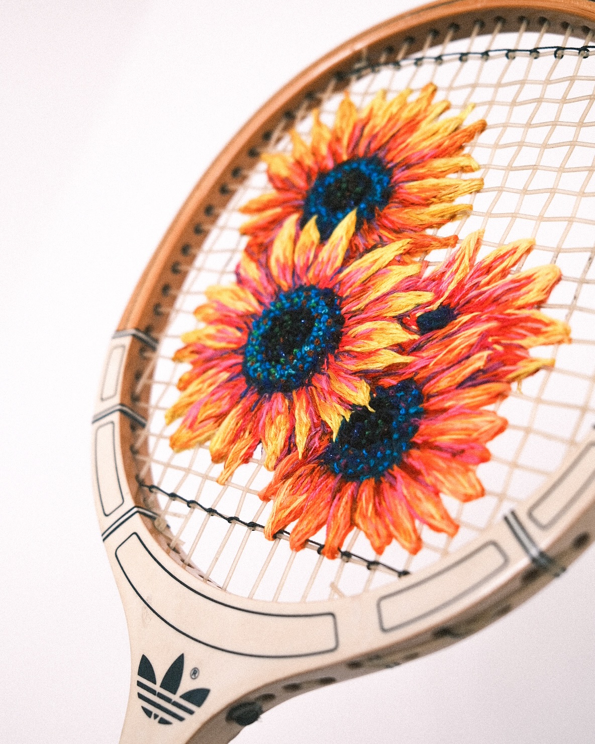 Breath Easy Lovers.
🌻
#whataracket #embroidery #threadworkembroidery #needlework #upcycled