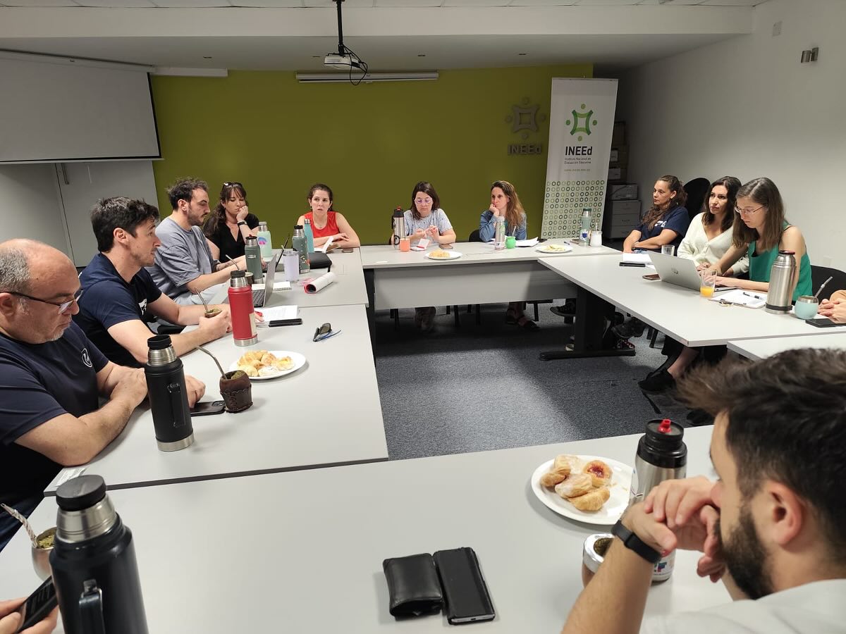 El viernes 14 de diciembre tuvo lugar se la Mesa de Representantes de FFIPUNE. Los temas que se abordaron fueron: informe de los Consejos de Salarios, informe de la Mesa Representativa del PIT-CNT y la gestión de la Comisión Beneficios.
#construyeFFIPUNE