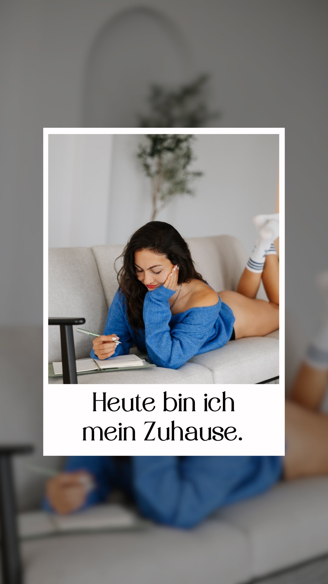 Ich habe echt lange geglaubt, dass Liebe, Anerkennung und Stabilität etwas sind, das man von Außen bekommt – durch Leistung, durch Bestätigung, durch Umstände und „richtige“ Entscheidungen.
Aber das stimmt nicht.
(Selbst-)Liebe & Fülle bekommst du nicht von etwas oder jemandem. - Du kreierst sie selbst!✨
Dein Selbstwertgefühl sollte nicht davon abhängen, wie andere dich sehen, bewerten oder spiegeln.
Sobald dein Wert von Außen kommt, bist du abhängig und nicht du selbst.
Und hier ist das Entscheidende:
Wenn du immer im Außen suchst, verpasst du dein eigenes Leben.
Du jagst Anerkennung – statt zu spüren.
Du optimierst – statt zu verkörpern.
Du sammelst Erfolge, die dir nichts bedeuten – und fühlst dich leer.
So geht dein größtes Potential und Lebensgeschenk verloren: weil du nicht in dir ankommst.
Wahre Selbstliebe bedeutet:
Du hörst auf, dich wie ein Projekt zu behandeln, das repariert werden muss.
Du beginnst, dich wie einen Menschen zu behandeln, der Respekt verdient. Und hier liegt all dein Potenzial ✨!
Wahre Fülle bedeutet:
Du wartest nicht darauf, dass etwas im Außen „richtig“ wird, damit du dich gut fühlen darfst.
Du entscheidest, dass du jetzt damit beginnst.
Und dann passiert das Entscheidende:
Du wirst klarer.
Gesünder.
Erfolgreicher.
Weniger beeinflussbar von Erwartungen, Meinungen oder Launen im Umfeld.
Du hältst dich selbst.
Und aus diesem Halt heraus kannst du geben, lieben, führen, wählen – ohne dich zu verlieren. 🔋
Wenn du spürst, dass es Zeit ist, dich nicht mehr zu übergehen, zu verstellen und gegen dich zu kämpfen, sondern endlich mit dir zu arbeiten:
Mein 1:1 „Glow Up intense“ ist genau dafür da.
FÜR DICH. Für echte Selbstbeziehung & innere Stabilität.
Für ein Leben, das von innen heraus getragen ist.
Schreib mir „GLOW UP“, wenn du darüber sprechen möchtest.
🦋