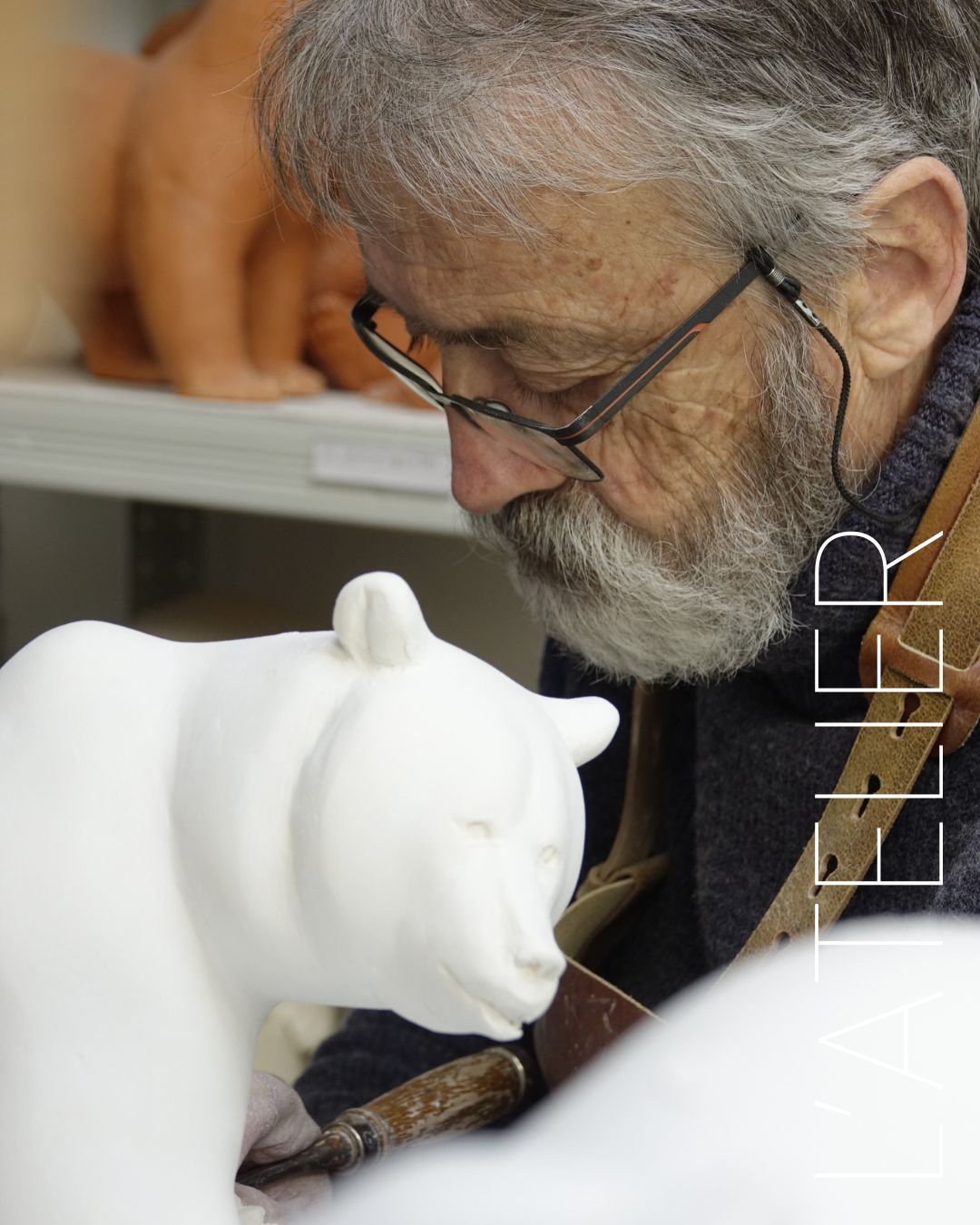 L’atelier, lieu de silence et de mouvement.
Entre les plâtres et les esquisses, le regard cherche la justesse d’une forme.
#decouverte #bears #sculptureoftheday #michelbassompierre