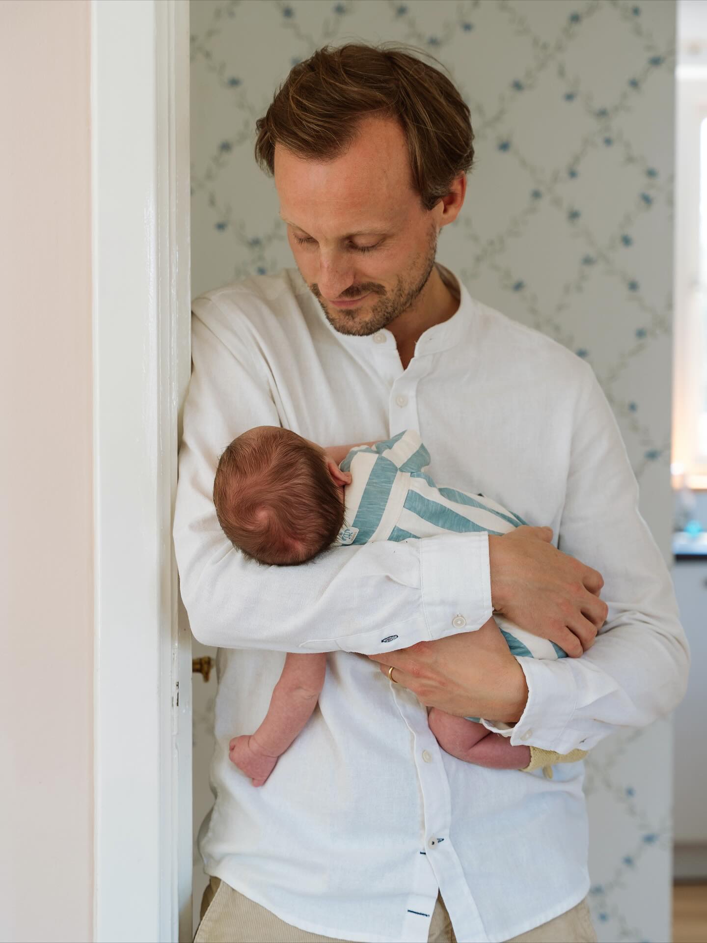 Die lieve, kleine baby’s fotograferen verveelt echt nooit!
Ben jij uitgerekend in 2026? Plan dan nu alvast de newbornshoot.
Voor december heb ik een aantal plekjes open gezet. Wil jij dit jaar nog graag met mij samenwerken? Stuur mij een dm 🤎
#contentstudiomarije #newbornshoot #newbornfotograaf #newborn #fotograafgezocht #pasgeboren #motherhood #zwangerschapsfotograaf#portretfotograaf #netgeboren #postpartum #newbornfotografie#lifestylefotograaf