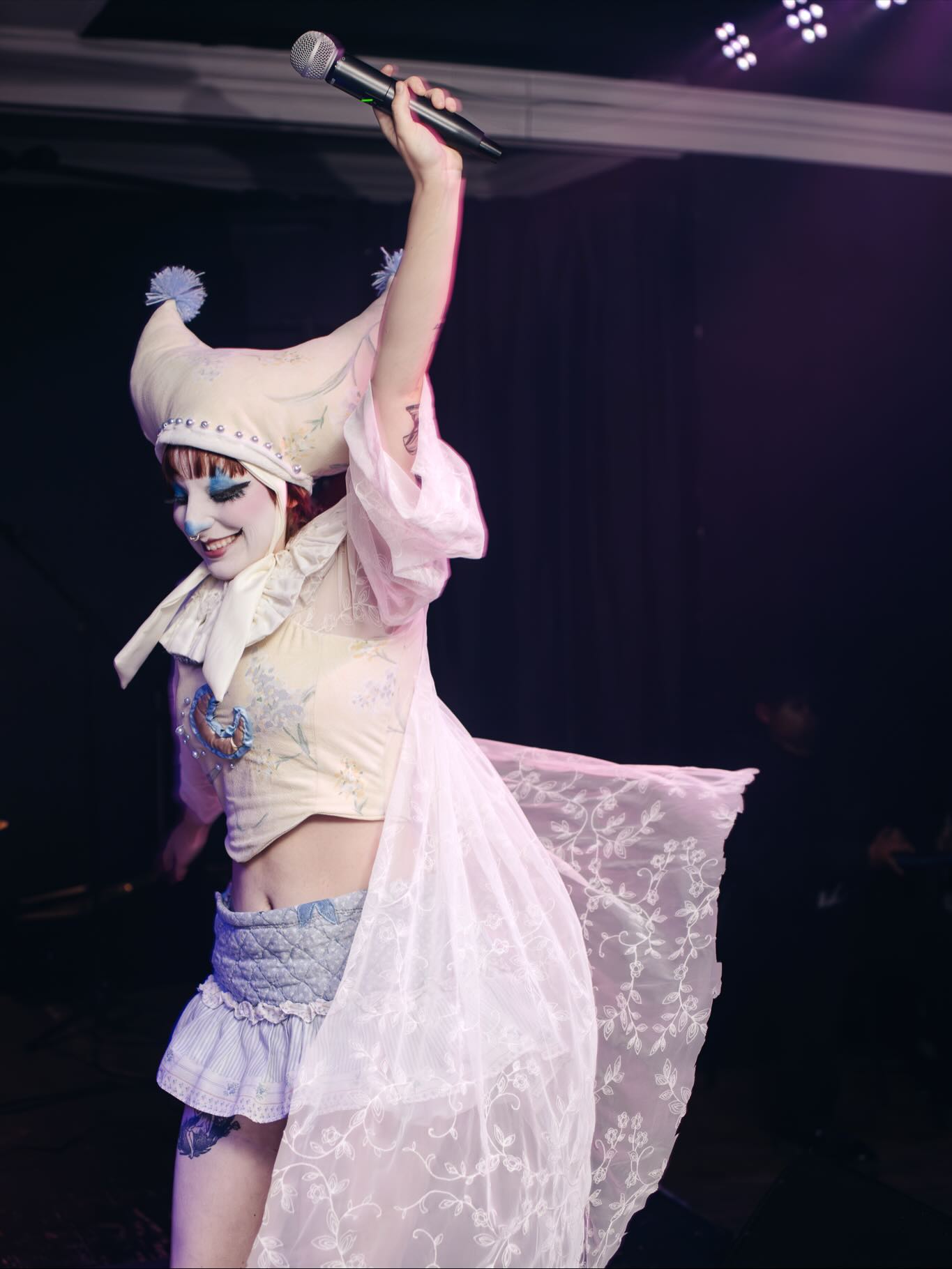 Did you know I make my own clowntire?
Last year I went to goodwill with no plan and a dream and found fabrics I liked paired together, then drew out my idea!
🌜🌛🌜🌛🌜🌛