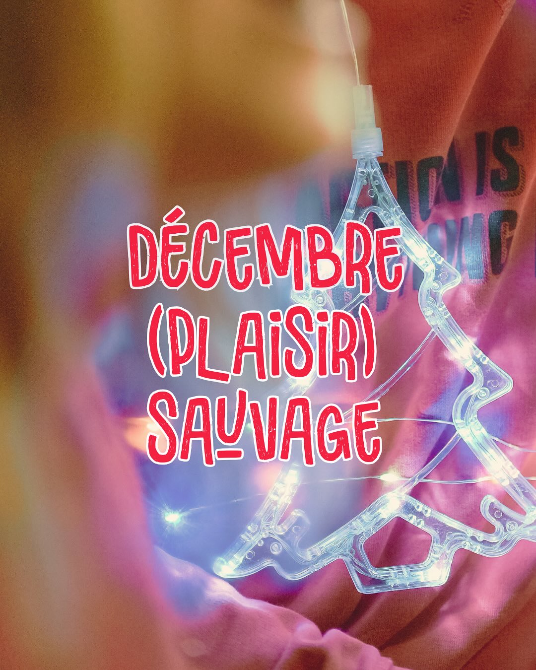 La Prog’ de Décembre 🎄
❤️ Dîner Cœur Cœur Love
Mercredi 10/12
Viens passer une soirée avec ton amoureux.se seuls ou entre ami.es. Notre Love Guru @vanessa.dagorn experte en thérapie Imago sera présente pour te partager des clefs pour cultiver la connexion avec des exercices pratiques à réaliser durant le dîner.
Parce que l’espace du couple mérite du temps et que les relations ne devraient plus être tabous !
📚Dédicace du Livre : Et si les arbres pouvaient parler ? et vernissage de l’exposition
Samedi 13/12
Gros coup de cœur pour le travail réalisé par Fanny Guichard @petites_mains_sales qui nous offre dans son premier livre une ode au vivant, engagé et inspirant.
Les sublimes photos de @chloecoh qui illustrent l’ouvrage seront exposées au Bistro jusqu’à fin Janvier.
Venez les rencontrer et faire dédicacer votre livre de 11:30 à 14:30 et de 18:30 à 19:30 au Bistro. Vous pourrez acheter vos livres sur place avec la librairie @antiope_librairie_cafe
Voici une belle idée cadeau pour les fêtes à ne pas louper !
🏃♀️Run Sauvage
Lundi 15/12
On ne t’explique plus le principe ! On run puis on se retrouve au chaud pour boire un coup en belle compagnie. Pour cette session pense à ta frontale et ton cache cou !
🎤 Dévergondée x Pulls Moches
Mercredi 17/12
C’est le moment tant attendu où tu vas pouvoir sortir ton bon vieux pull moche ! Let’s go !!
Viens chanter avec tes potes ou tes collègues pour terminer l’année en beauté !
Défilé et Élection du meilleur pull moche avec un joli lot à gagner. On a hâte de voir ce que vous nous avez concocté !
⭐️ Réveillon Sauvage
Mercredi 31/12
Le Bistro te propose de commencer 2026 dans une ambiance festive. Menu unique en cours de création avec bien entendu une variante végétarienne.
Réserve dès maintenant ta table et on revient vite vers toi avec les détails de la soirée ! Ça va être beau 🤩
📣 Apéro Girls Meet Girls
Lundi 1/12
Tu as envies de rencontrer des indépendantes? Tu as des projets plein la tête et envie d’en réaliser quelques uns ? Buvons un verre ensemble @l_appart_sauvage_annecy et rencontrons nous.
Inscription via le QR code ou sur le lien en bio @aurore.buddhi
📷 @floupictures @canelle.visuels @yazoupic