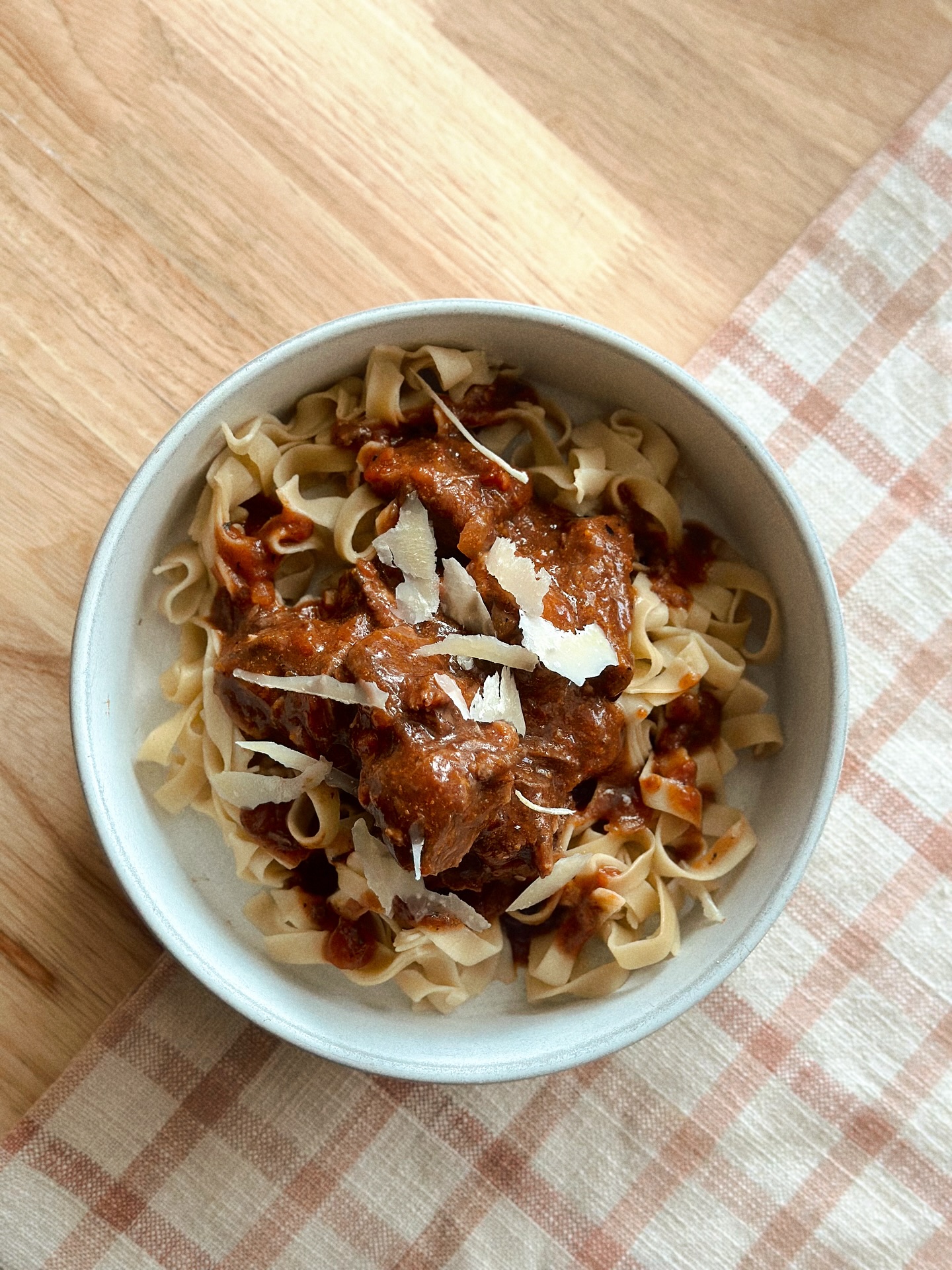 Cozy dinner season is here & my beef chuck ragu fits the bill!
Comment “pasta” and I’ll send you the details!
#beefchuck #ragu #pasta #slowcooker #dinner #fallrecipes #winterrecipes #dinnerrecipes #glutenfree