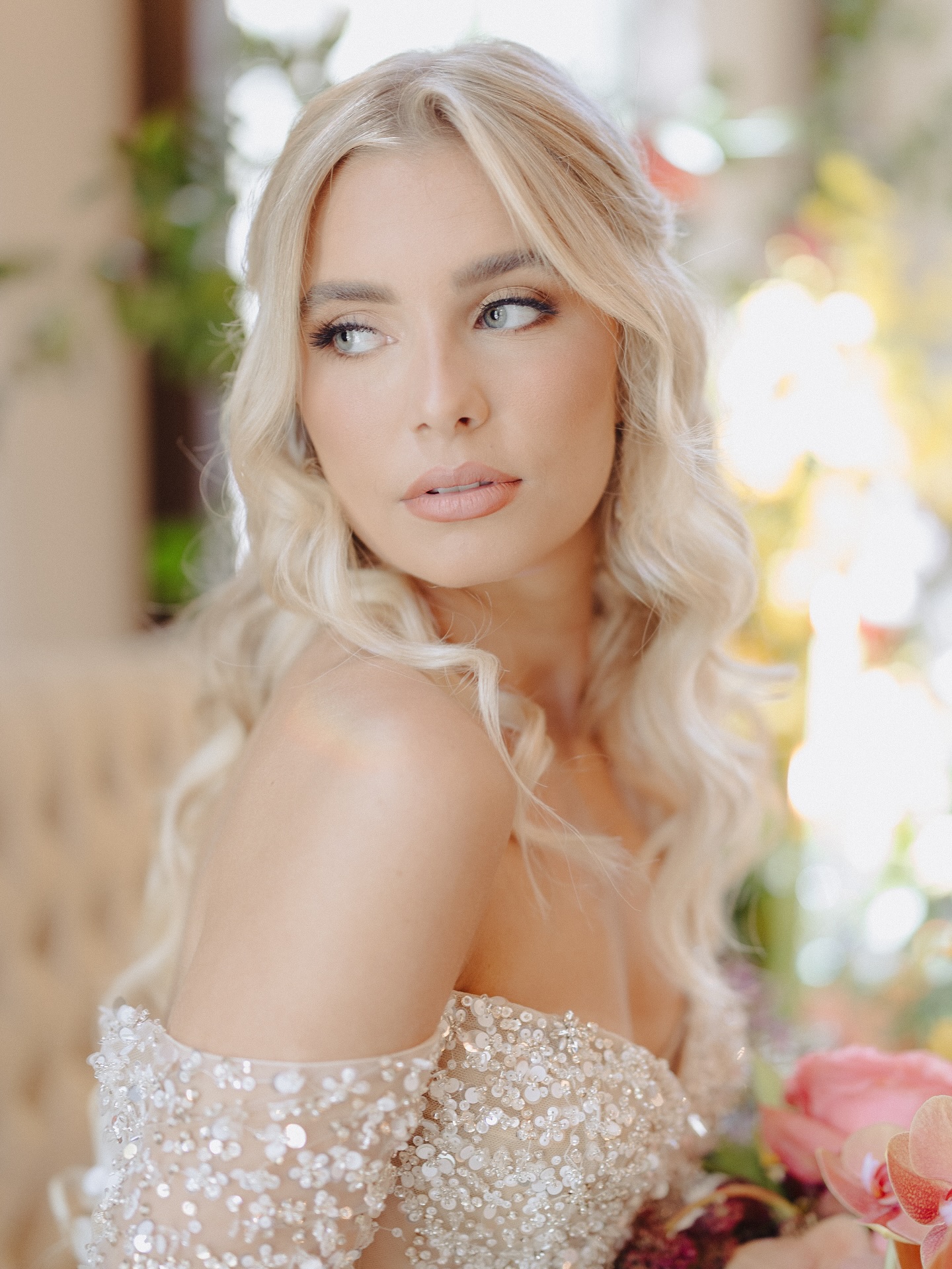 ALLEA 🤍 will forever be dreaming of this beautiful scene of flowers and the most gorgeous gown 😍
Photo: @beachyphotoandfilm
Florals: @duetfloral
Gown: @weddingstudiogreenwood
Venue: @barnatbayhorse
Stationary and Signage: @brindlecreativestudio
Hair: @christina.urbanstudio
Makeup: @muachelseakay
#muachelseakay #indianapoliswedding #indianapolismakeupartist #indybrides #indianapolisbride #travelmua #destinationmakeup #louisvillebride #cincinnatibride